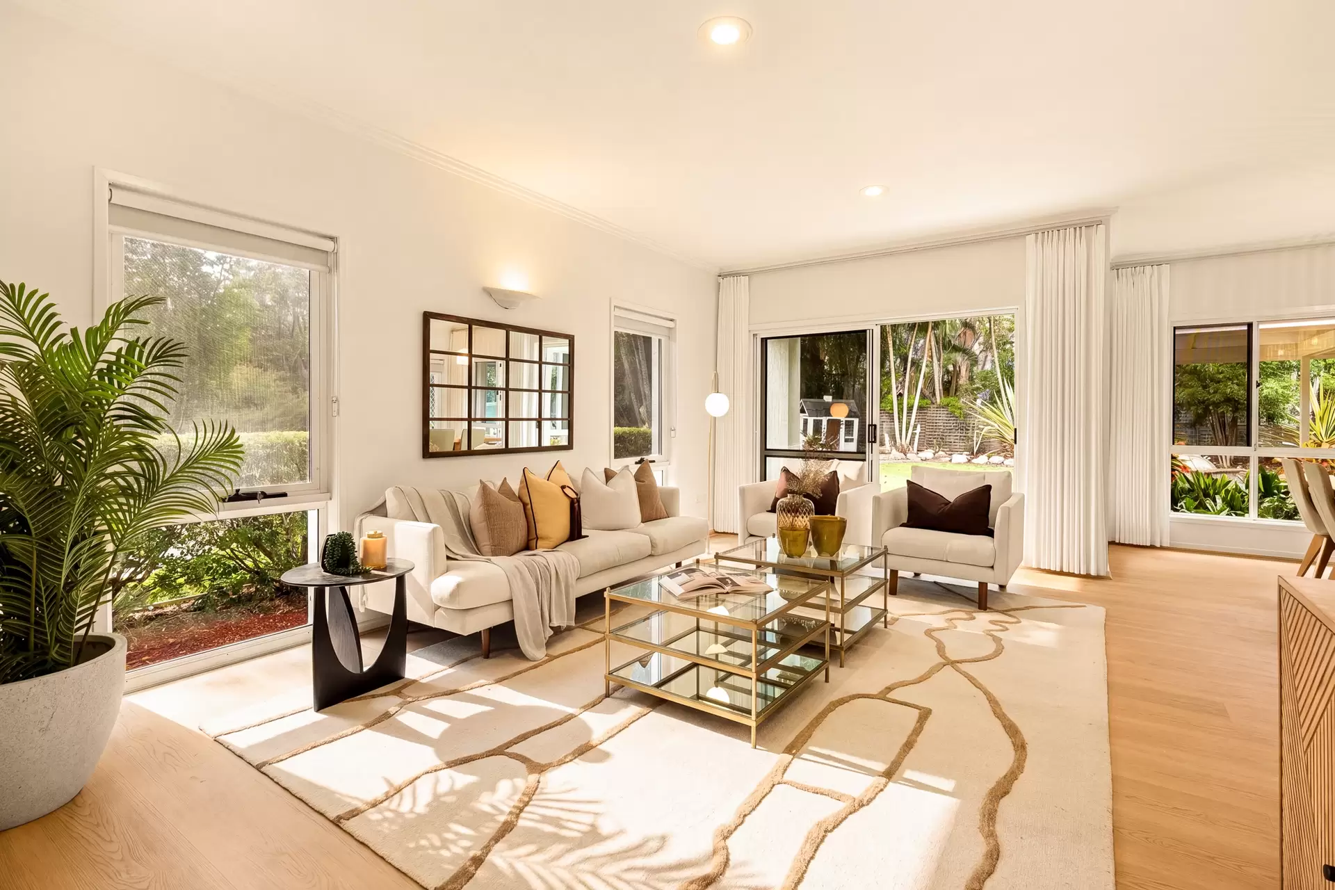 33 Boston Road, Belmont For Sale by Queensland Sotheby's International Realty - image 1
