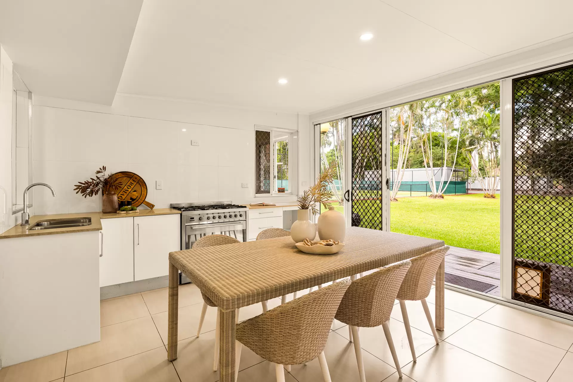 33 Boston Road, Belmont For Sale by Queensland Sotheby's International Realty - image 1