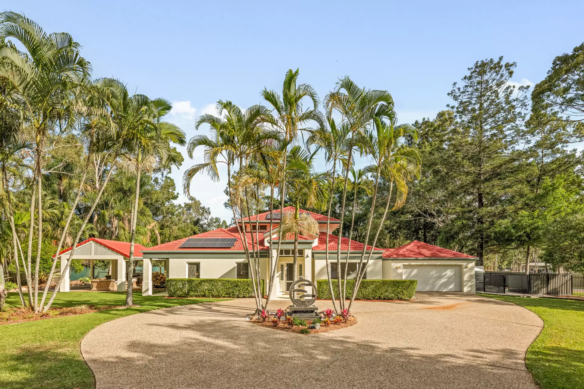 33 Boston Road, Belmont For Sale by Queensland Sotheby's International Realty - image 1