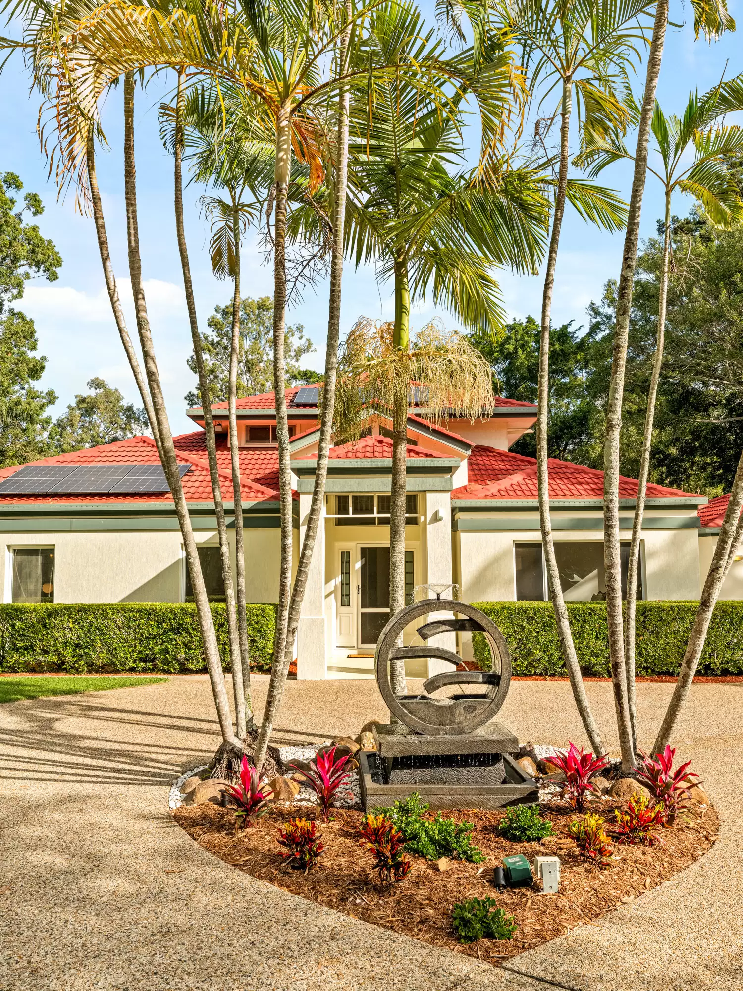 33 Boston Road, Belmont For Sale by Queensland Sotheby's International Realty - image 1