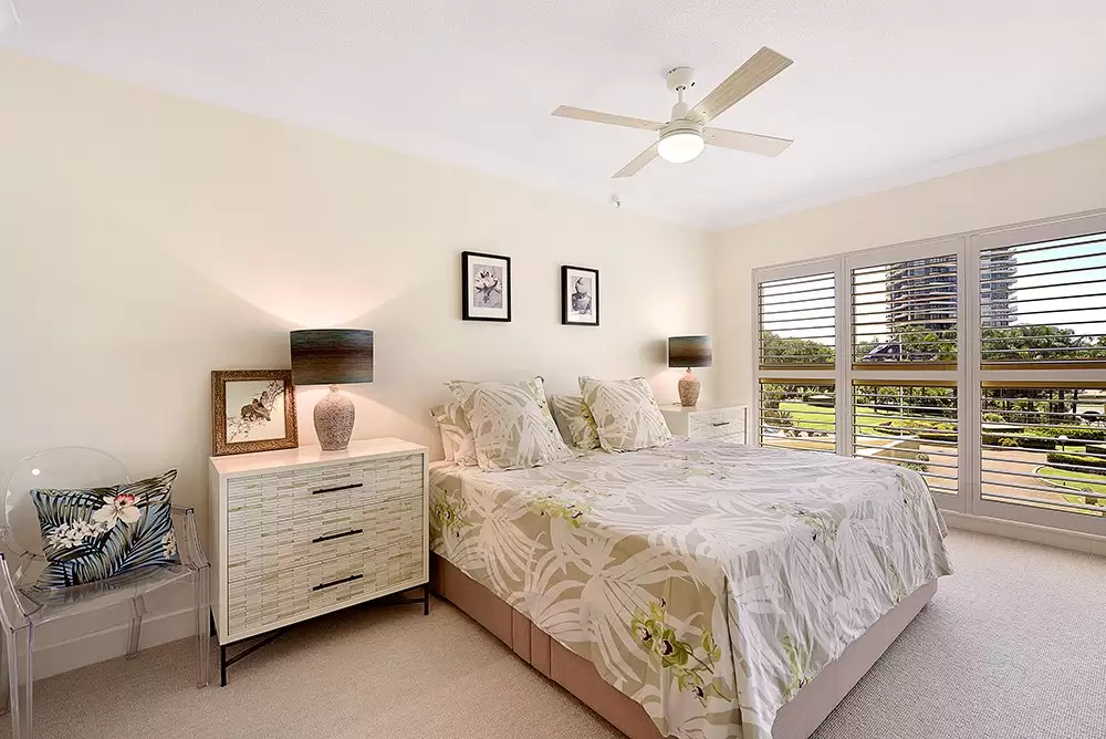 12/2 Admiralty Drive, Paradise Waters Sold by  - image 1