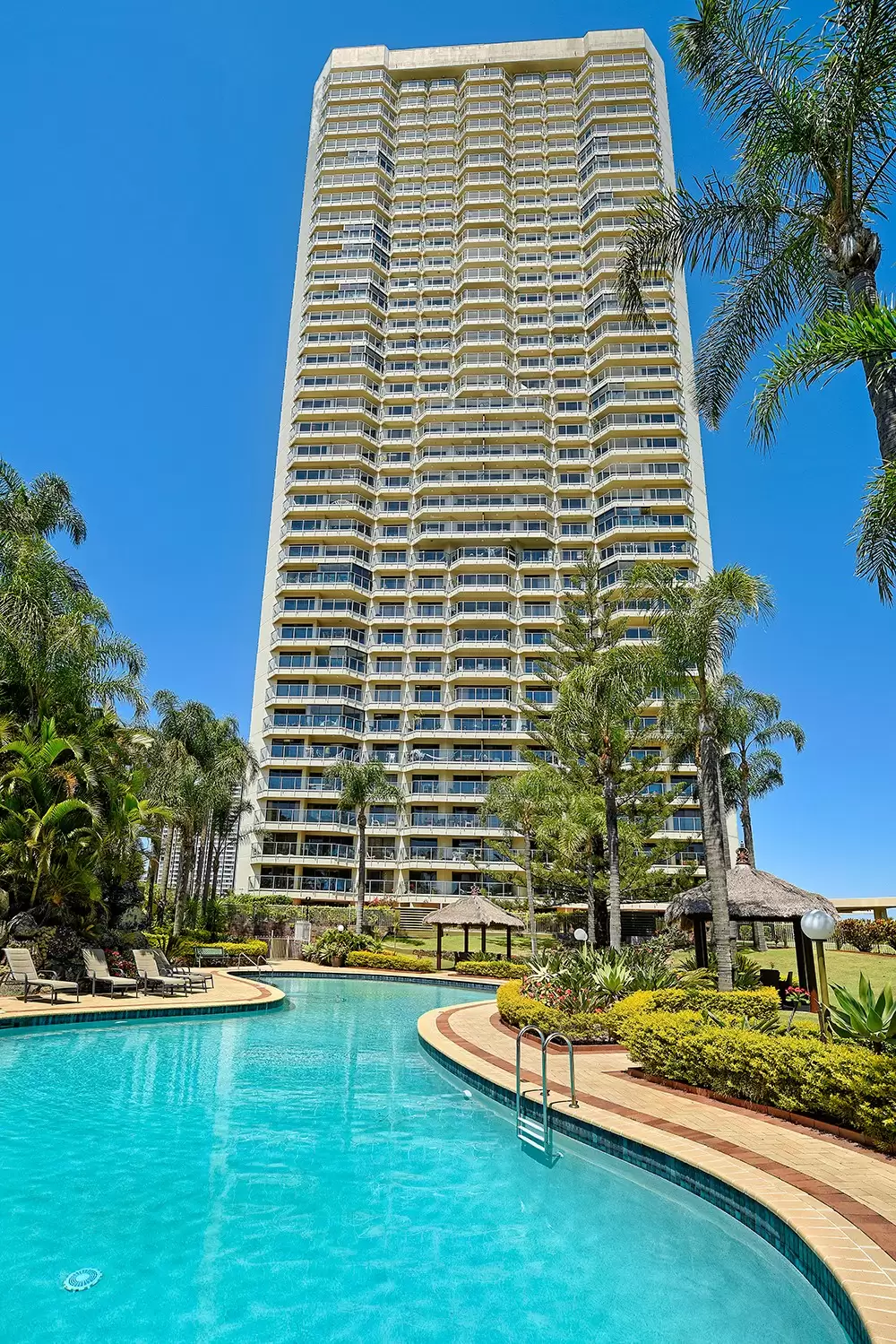 12/2 Admiralty Drive, Paradise Waters Sold by Queensland Sotheby's International Realty - image 1