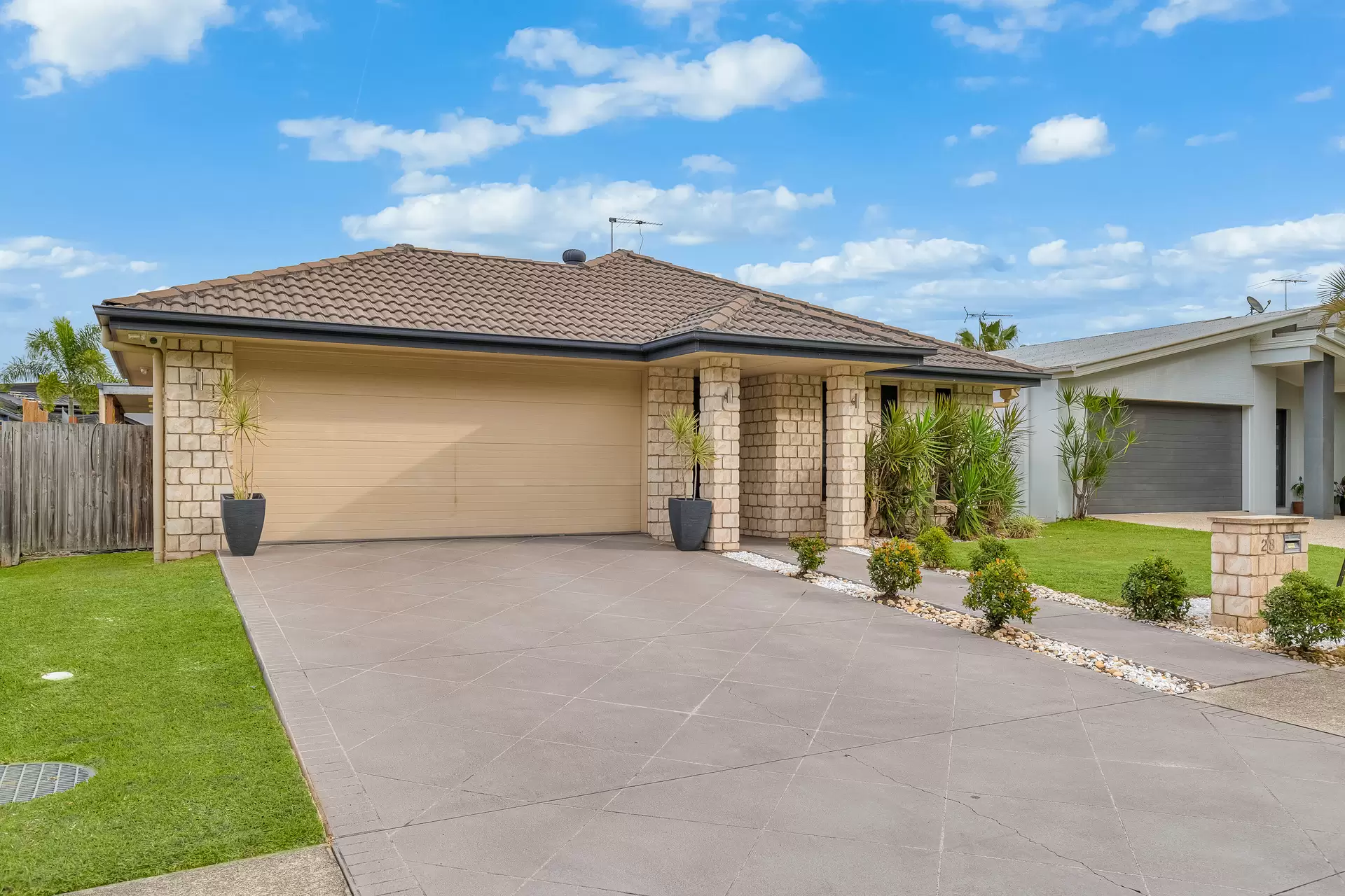 28 Butternut Circuit, Thornlands Sold by Queensland Sotheby's International Realty - image 1