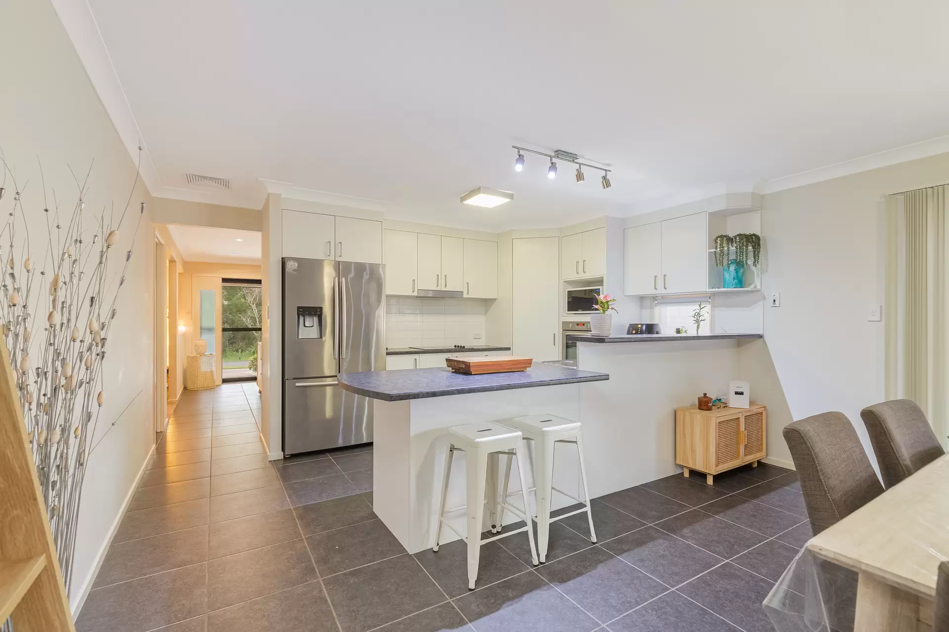 28 Butternut Circuit, Thornlands Sold by Queensland Sotheby's International Realty - image 1
