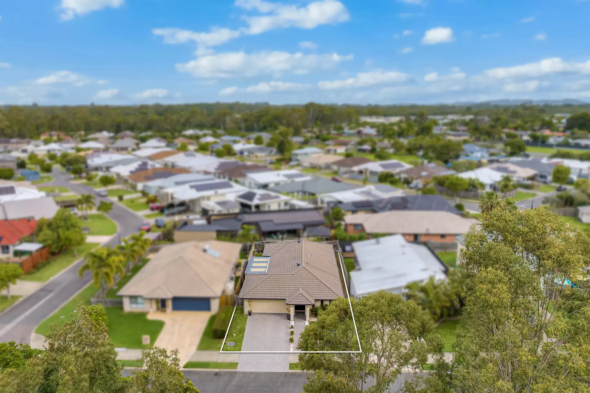 28 Butternut Circuit, Thornlands Sold by Queensland Sotheby's International Realty - image 1