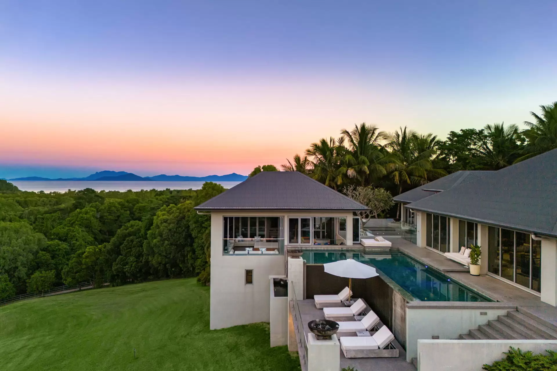8/73 Explorers  Drive, South Mission Beach For Sale by Queensland Sotheby's International Realty - image 1