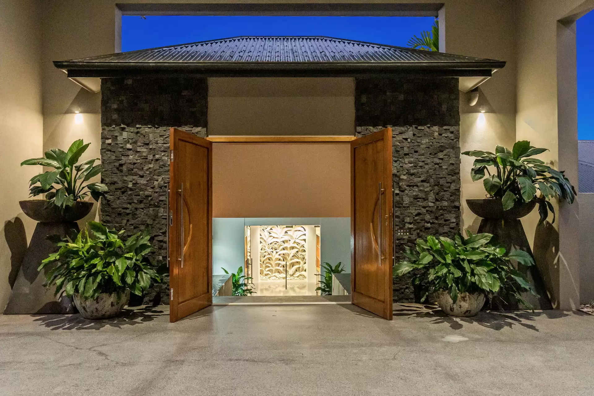 8/73 Explorers  Drive, South Mission Beach For Sale by Queensland Sotheby's International Realty - image 1