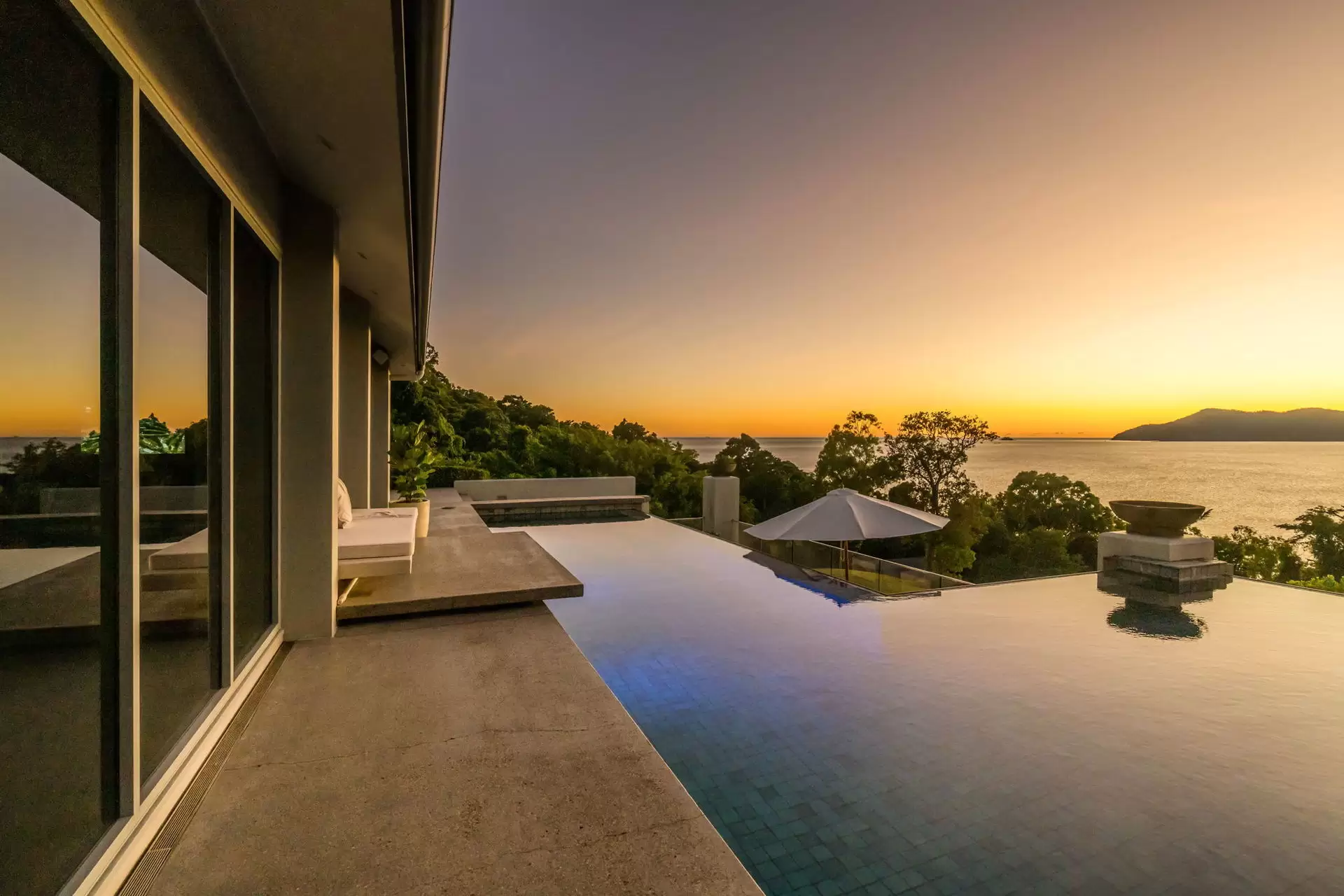8/73 Explorers  Drive, South Mission Beach For Sale by Queensland Sotheby's International Realty - image 1