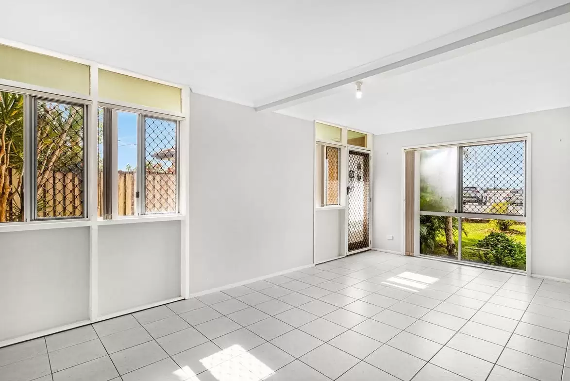 1/272 Marine  Parade, Labrador Sold by  - image 1