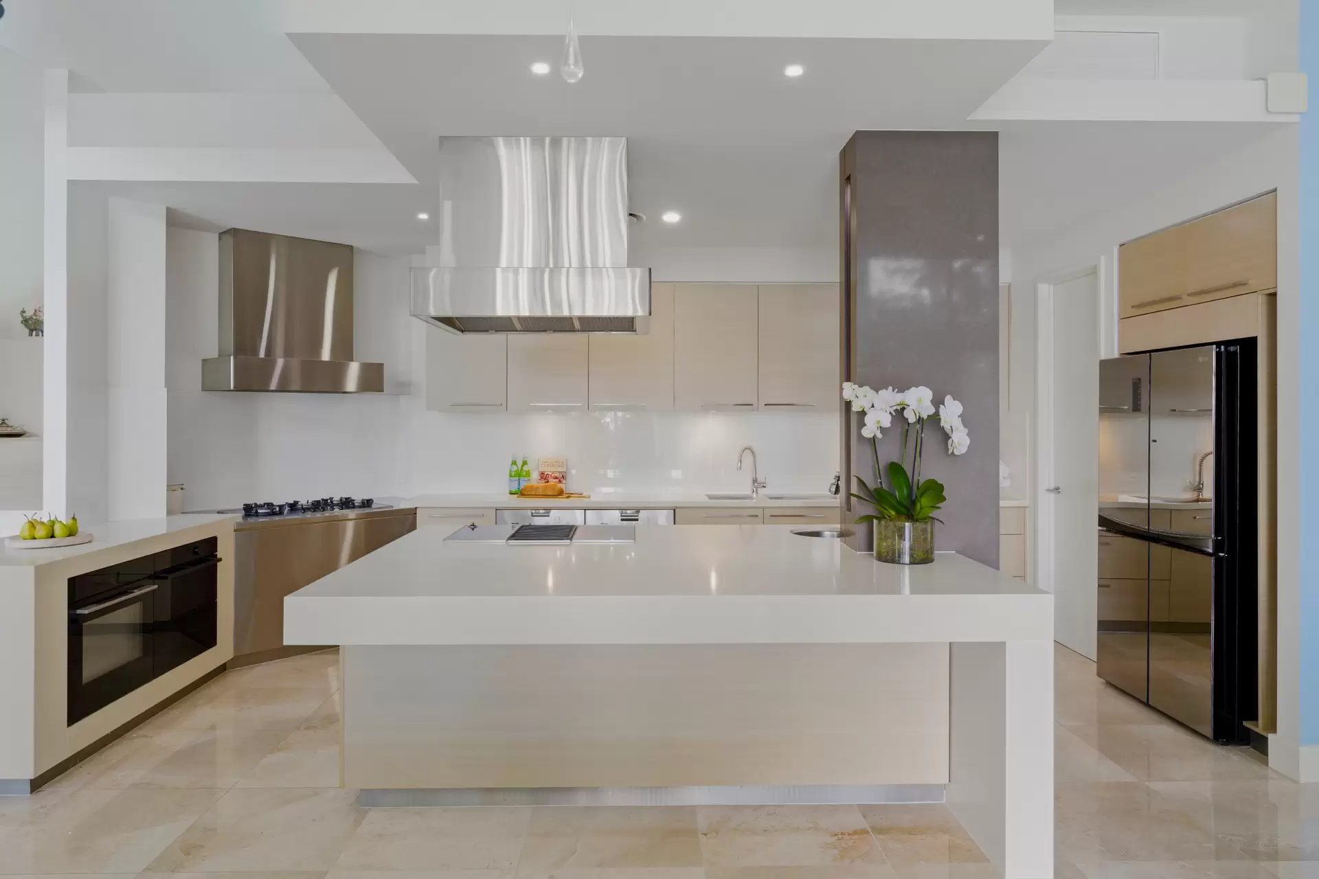 7020 Riverview Crescent, Sanctuary Cove For Sale by Queensland Sotheby's International Realty - image 1
