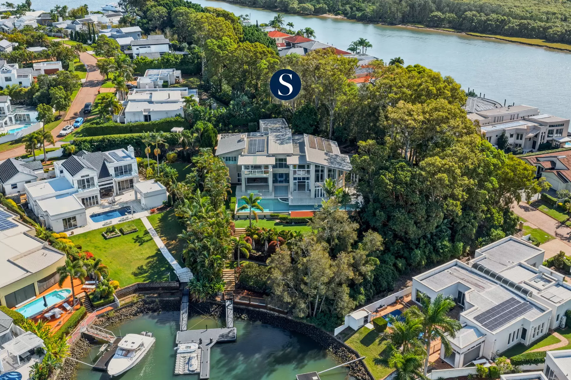 7020 Riverview Crescent, Sanctuary Cove For Sale by Queensland Sotheby's International Realty - image 1