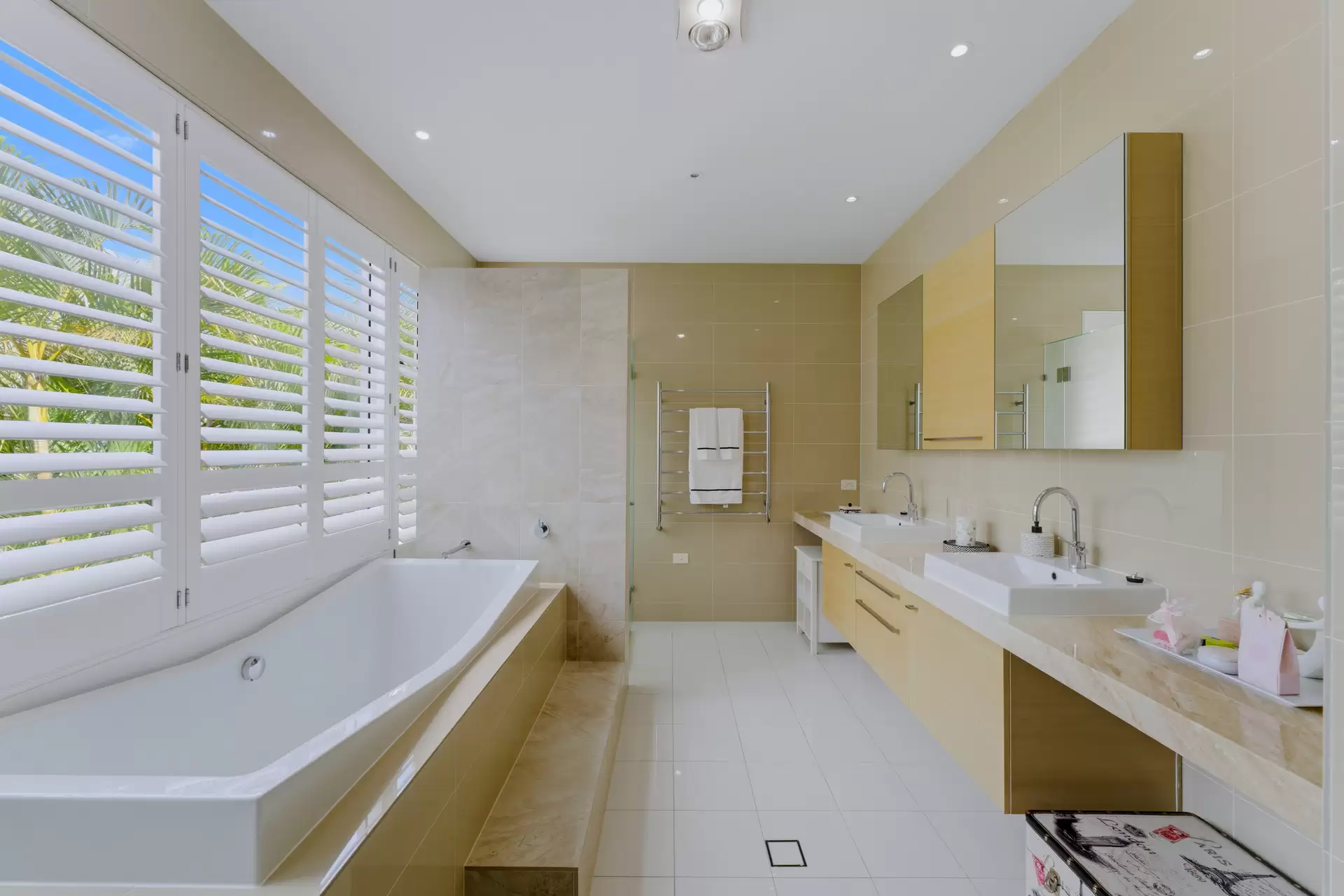 7020 Riverview Crescent, Sanctuary Cove For Sale by Queensland Sotheby's International Realty - image 1