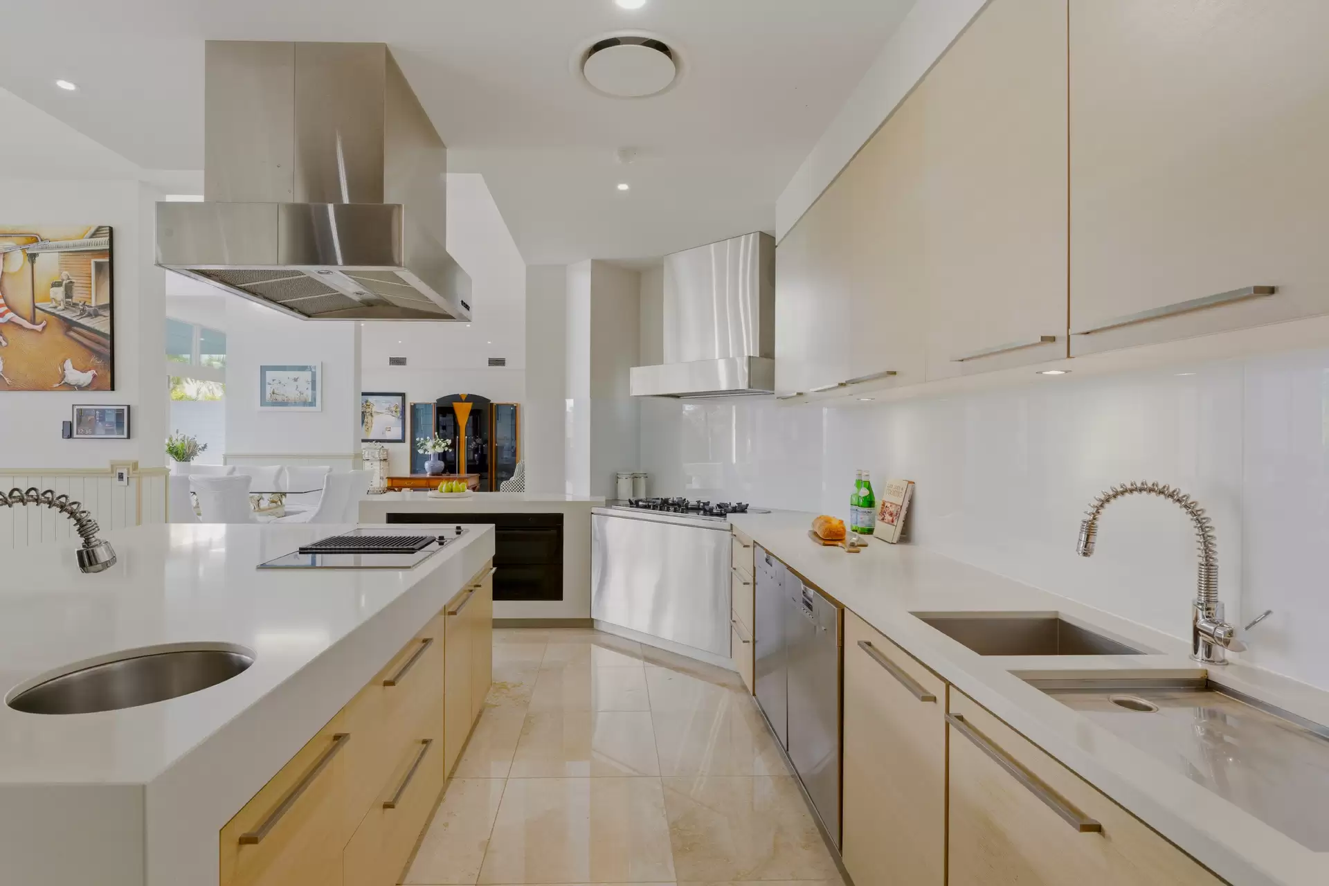 7020 Riverview Crescent, Sanctuary Cove For Sale by Queensland Sotheby's International Realty - image 1