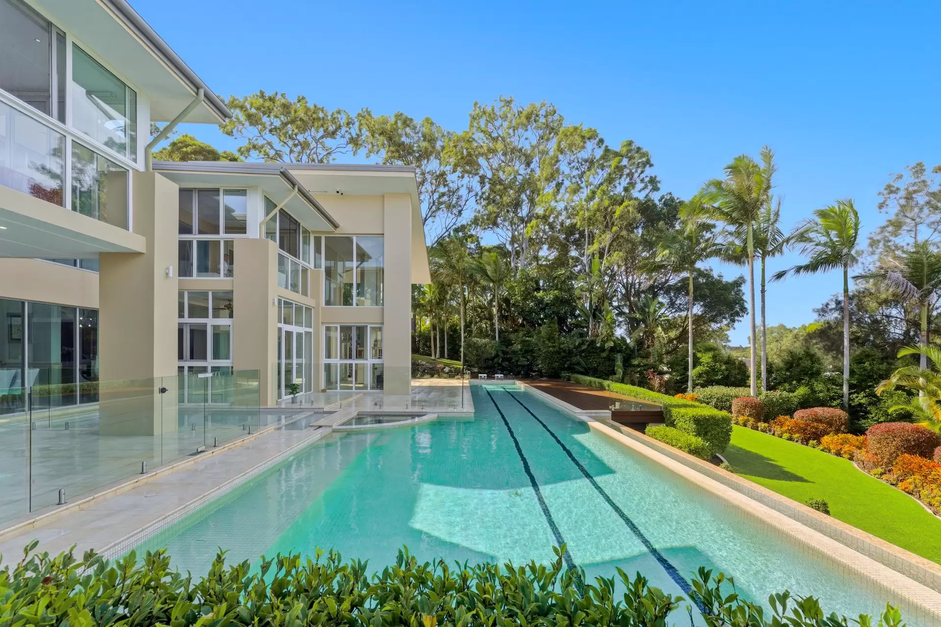 7020 Riverview Crescent, Sanctuary Cove For Sale by Queensland Sotheby's International Realty - image 1