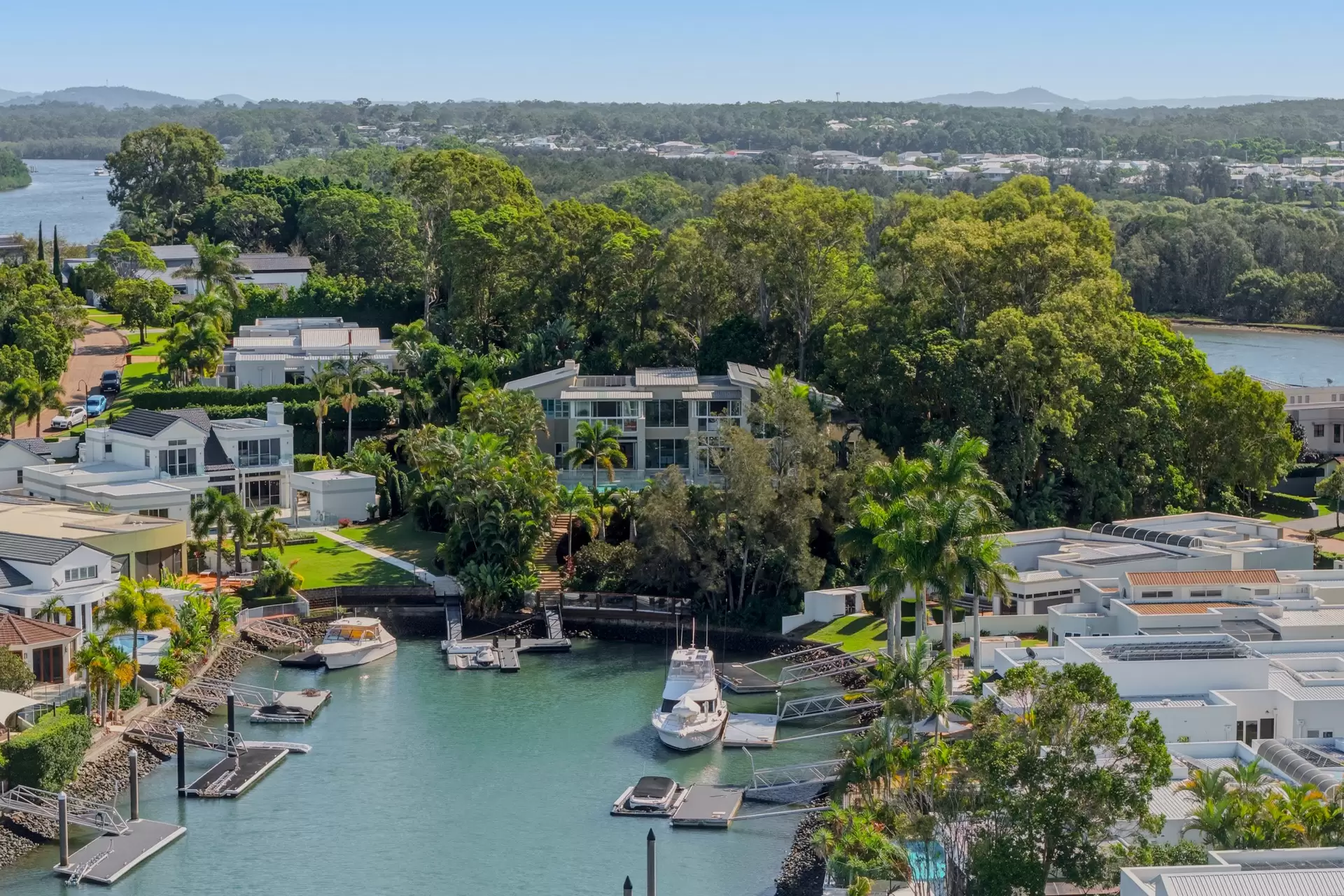 7020 Riverview Crescent, Sanctuary Cove For Sale by Queensland Sotheby's International Realty - image 1