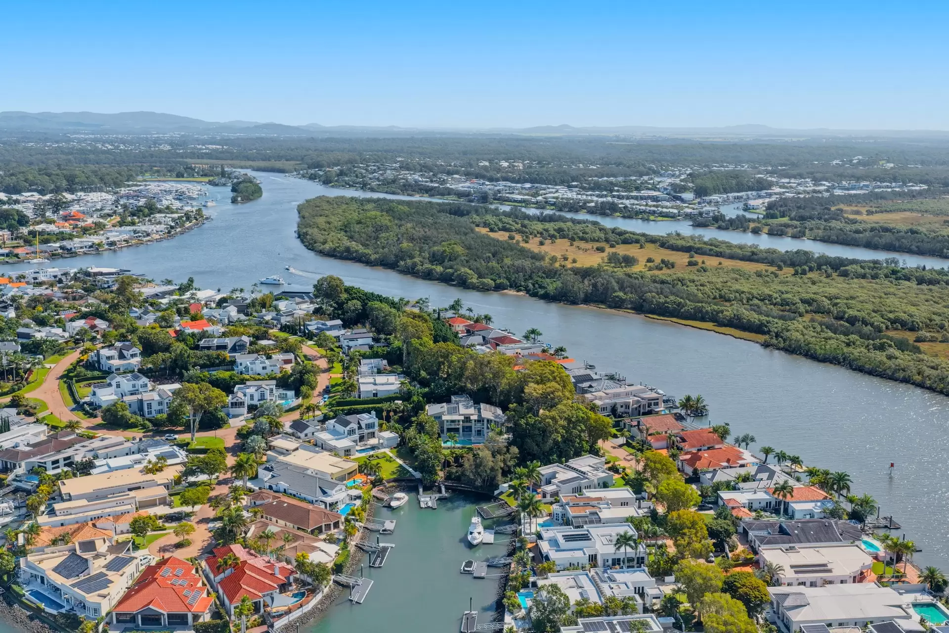 7020 Riverview Crescent, Sanctuary Cove For Sale by Queensland Sotheby's International Realty - image 1