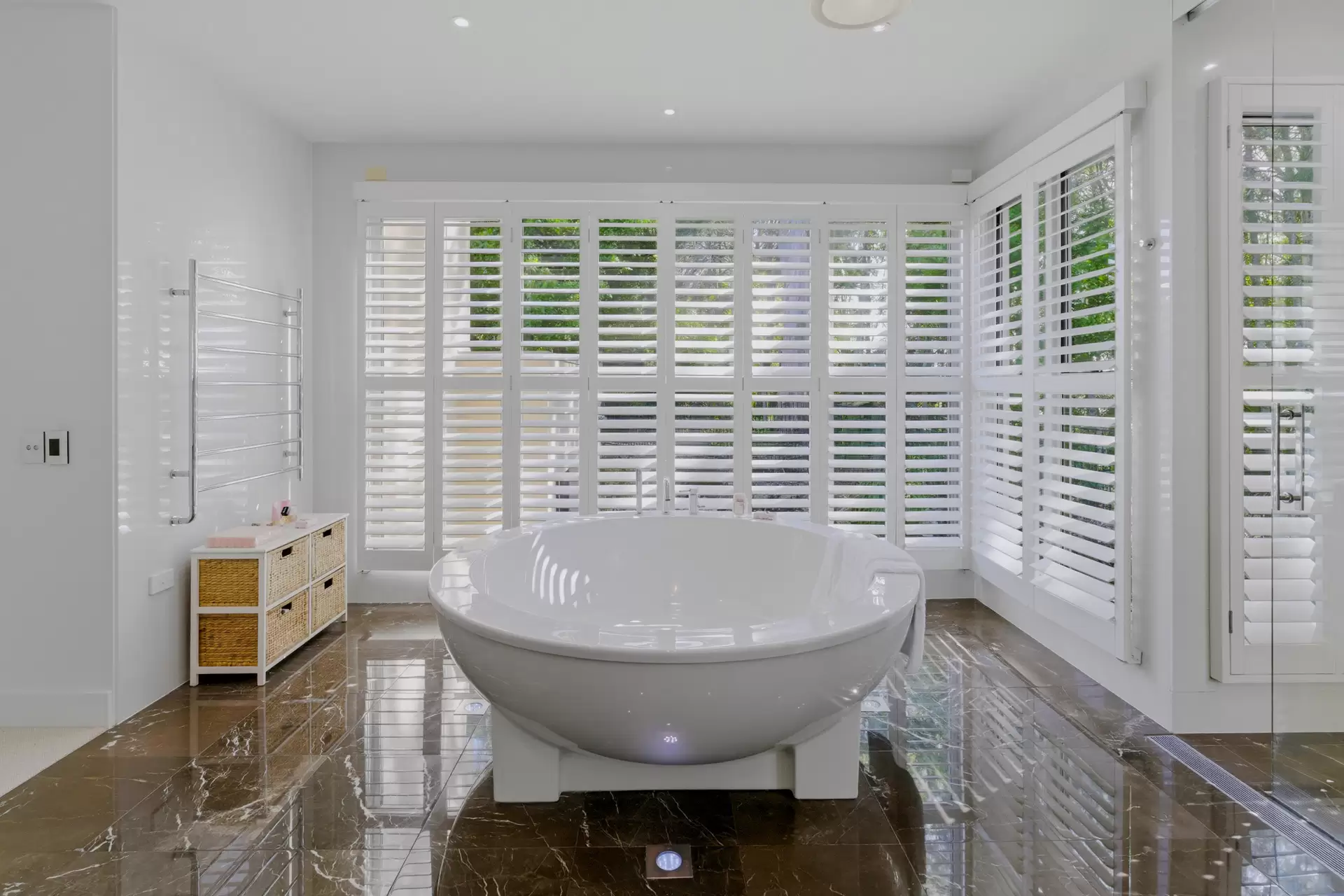 7020 Riverview Crescent, Sanctuary Cove For Sale by Queensland Sotheby's International Realty - image 1