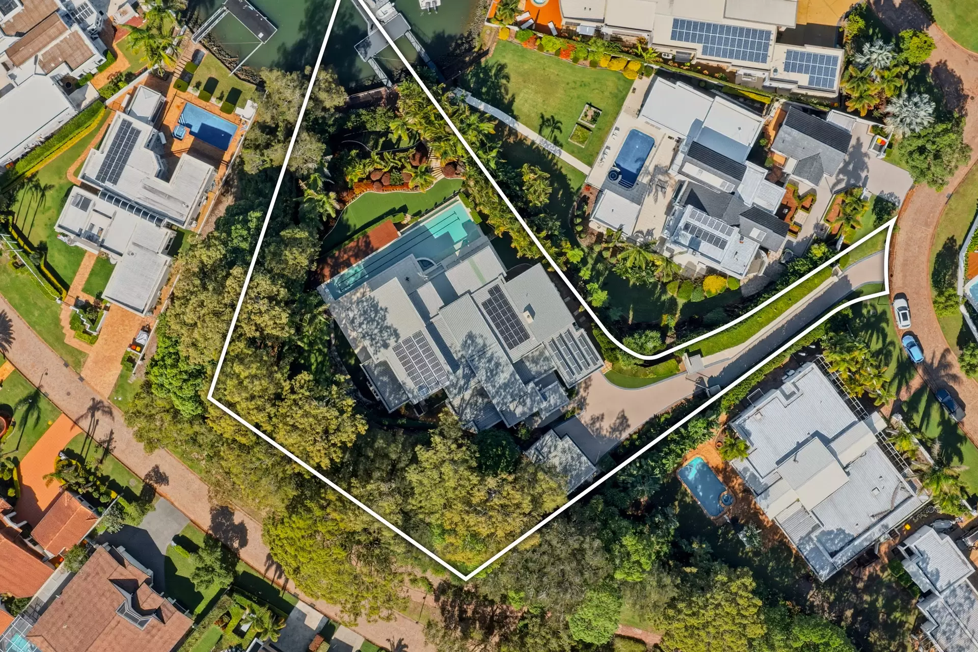 7020 Riverview Crescent, Sanctuary Cove For Sale by Queensland Sotheby's International Realty - image 1