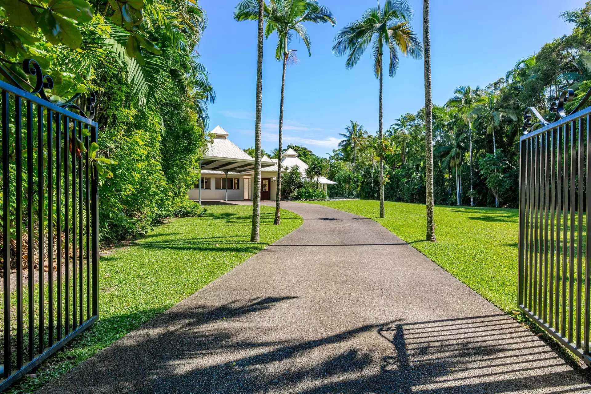 45-47 Nautilus Street, Port Douglas For Sale by Queensland Sotheby's International Realty - image 1