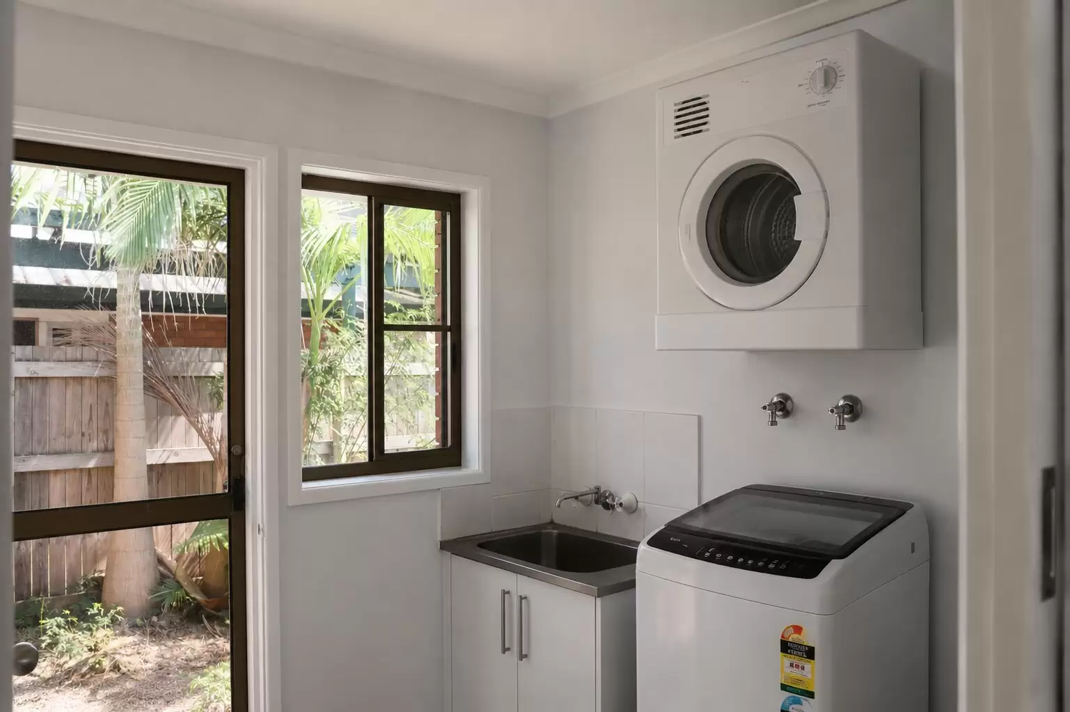 8/20 Pandanus Drive, Cannonvale For Sale by Queensland Sotheby's International Realty - image 1