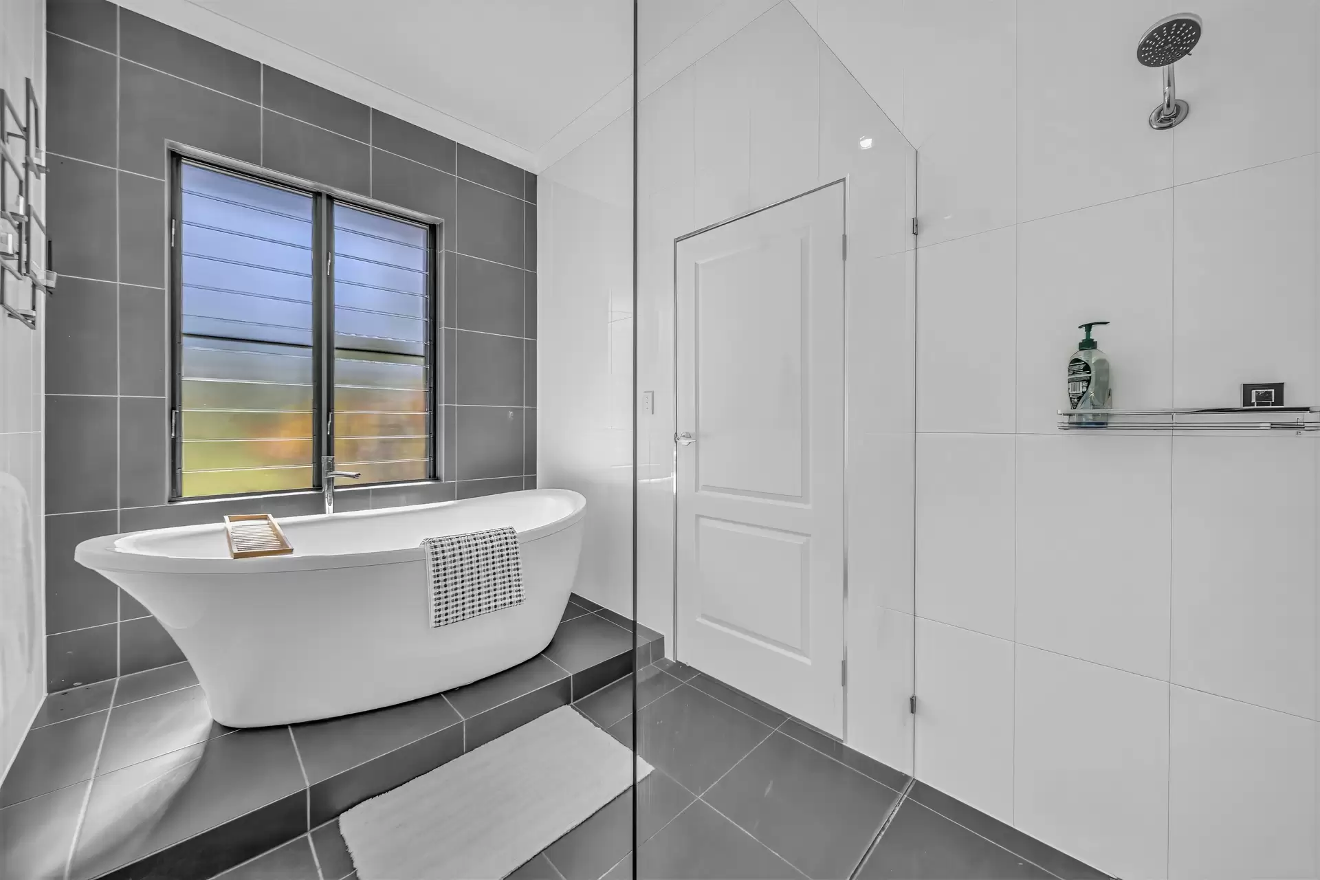 21 Mila Drive, Woodwark Sold by Queensland Sotheby's International Realty - image 1