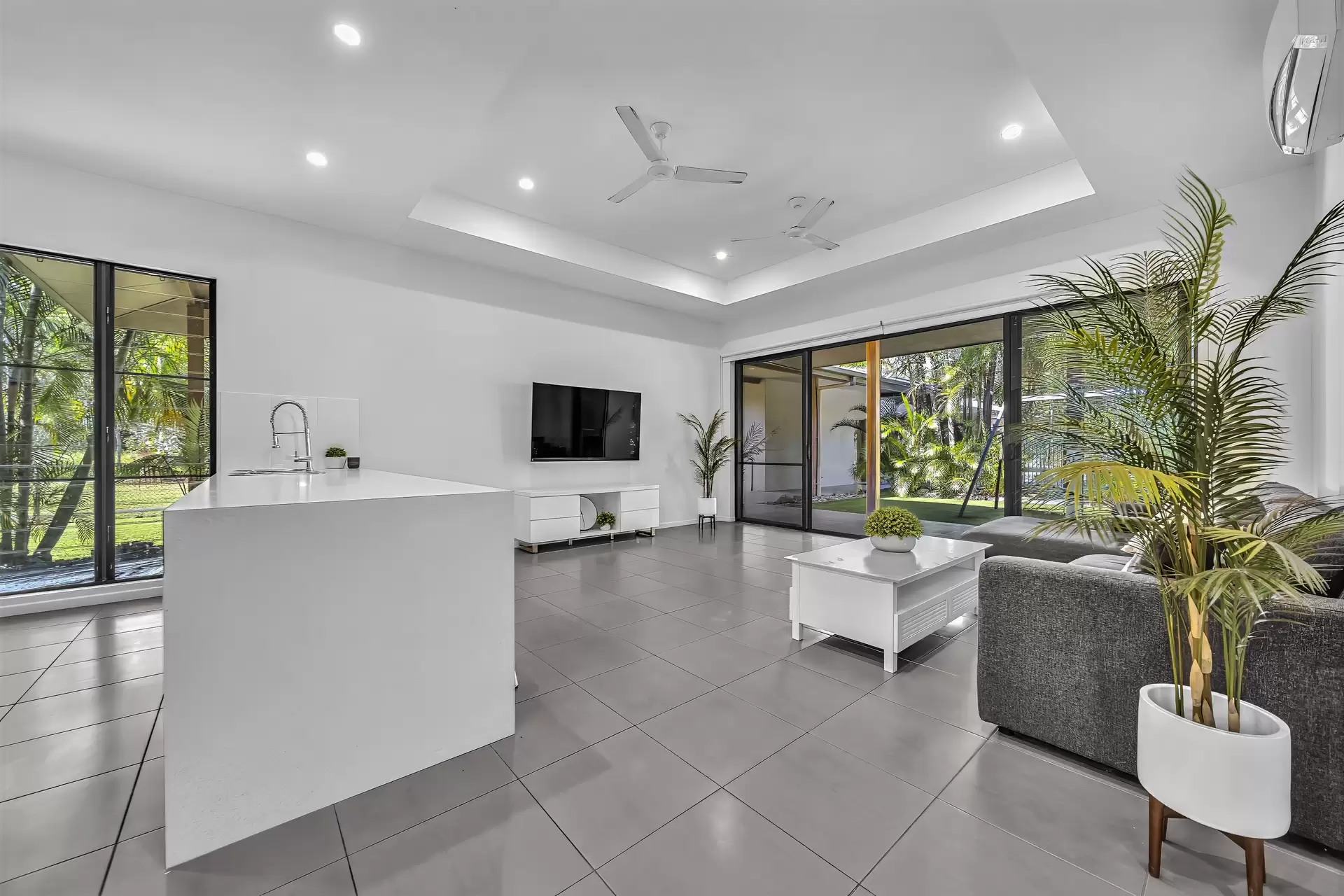 21 Mila Drive, Woodwark Sold by Queensland Sotheby's International Realty - image 1