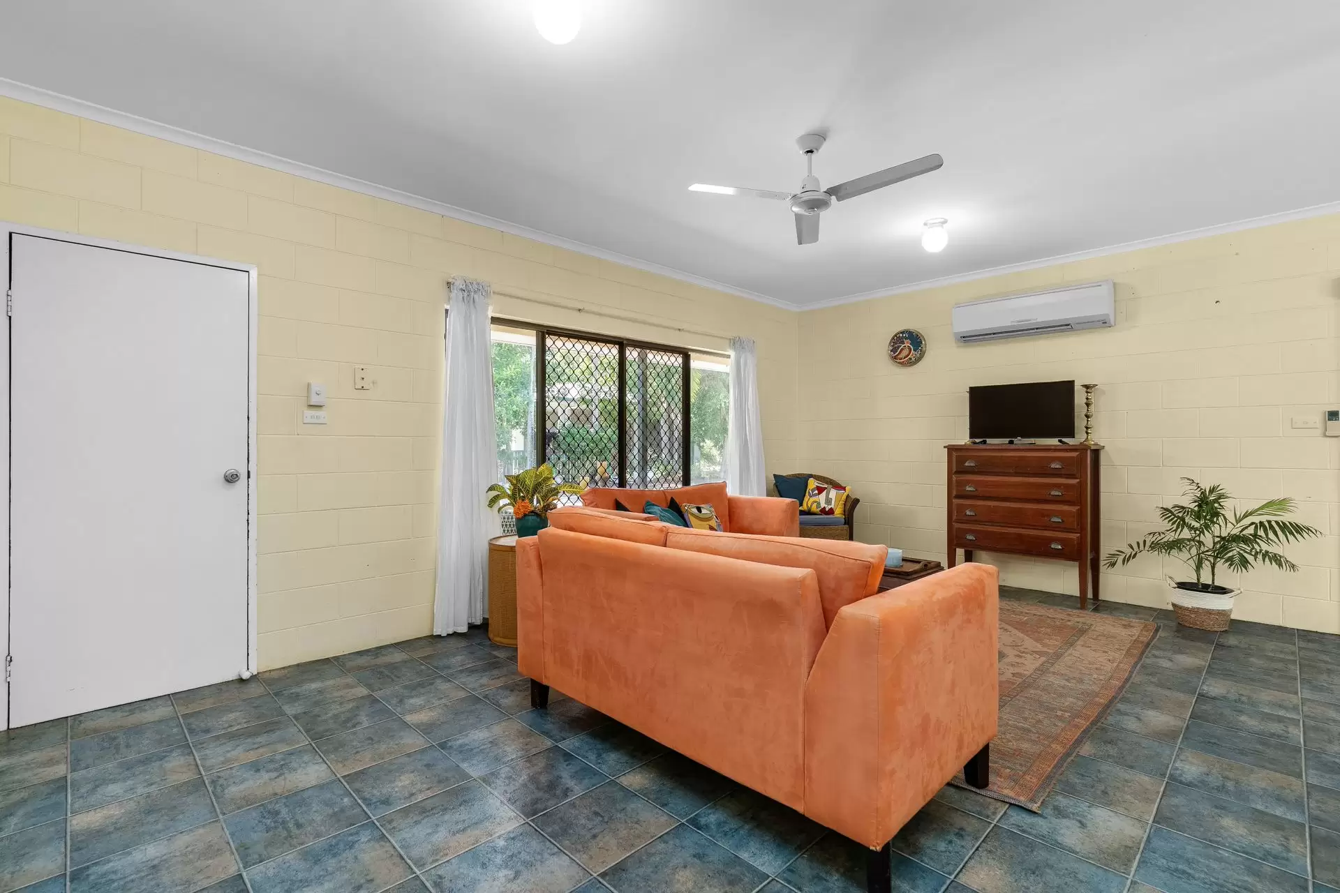 2/15 Melaleuca Drive, Cooya Beach Sold by  - image 1