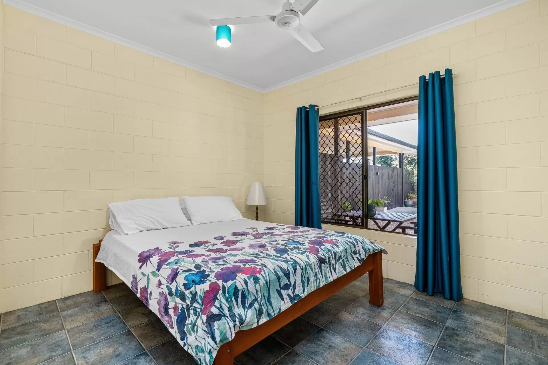 2/15 Melaleuca Drive, Cooya Beach Sold by  - image 1