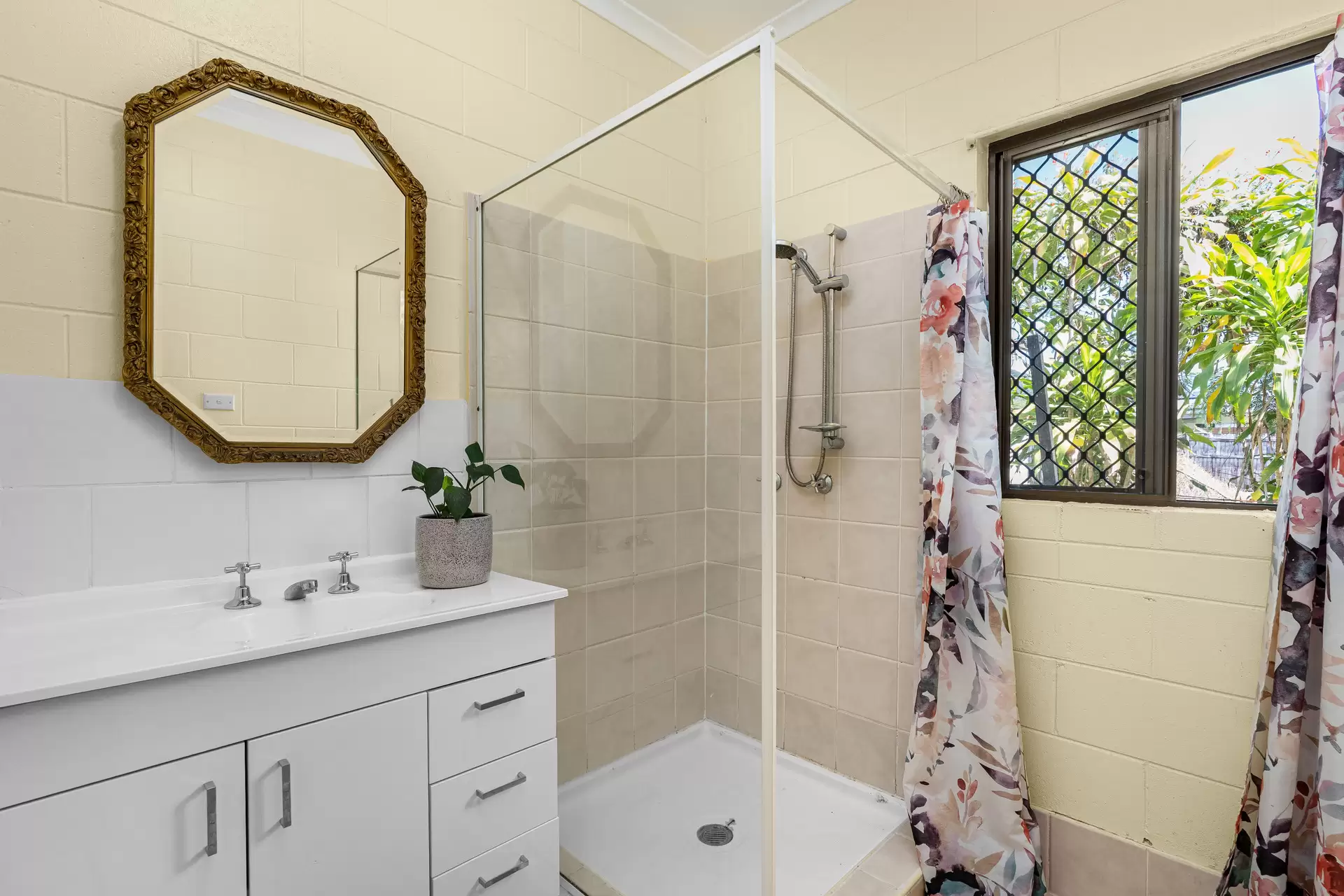 2/15 Melaleuca Drive, Cooya Beach Sold by  - image 1
