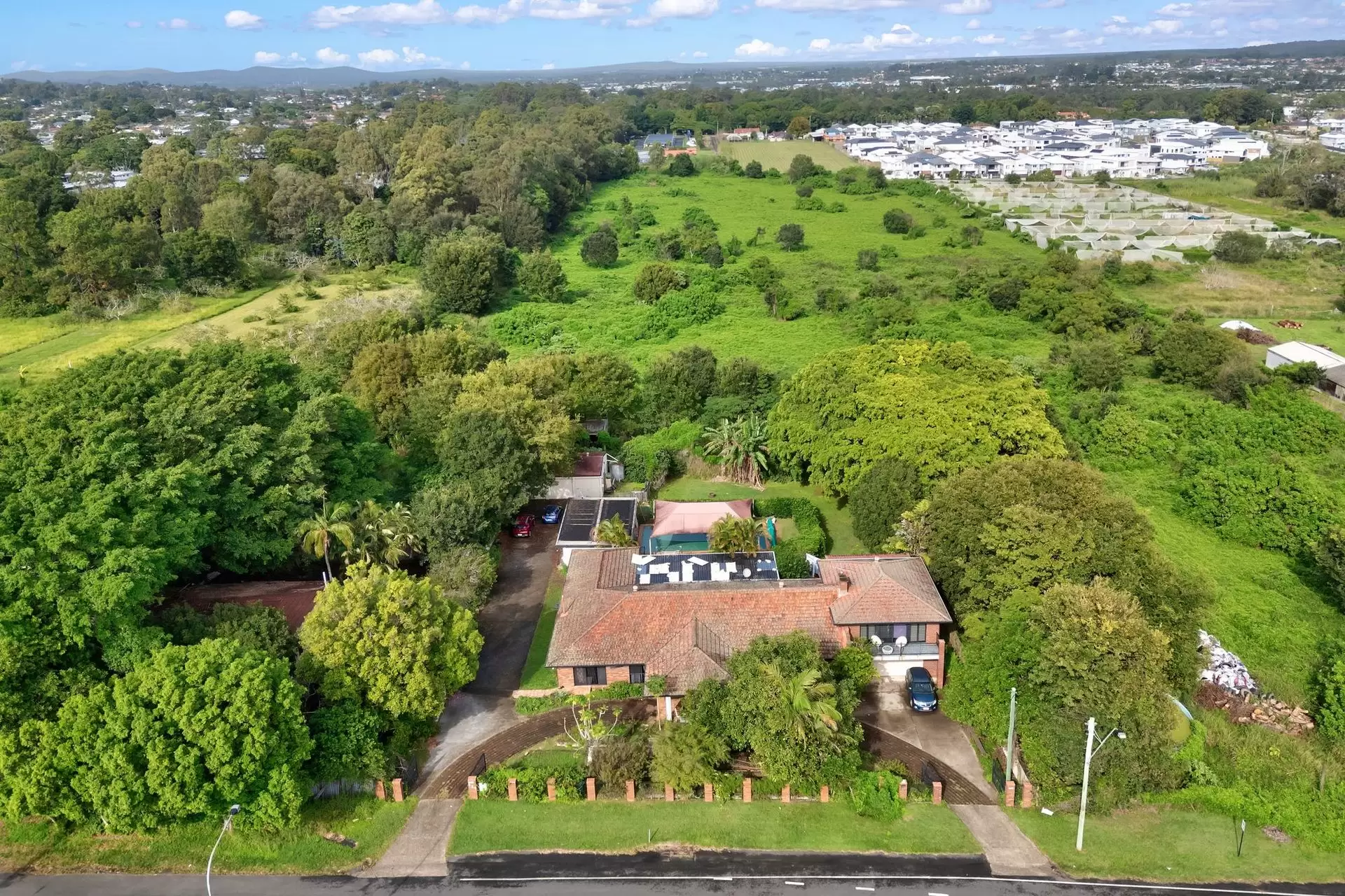 607 Miles Platting Road, Rochedale For Sale by Queensland Sotheby's International Realty - image 1