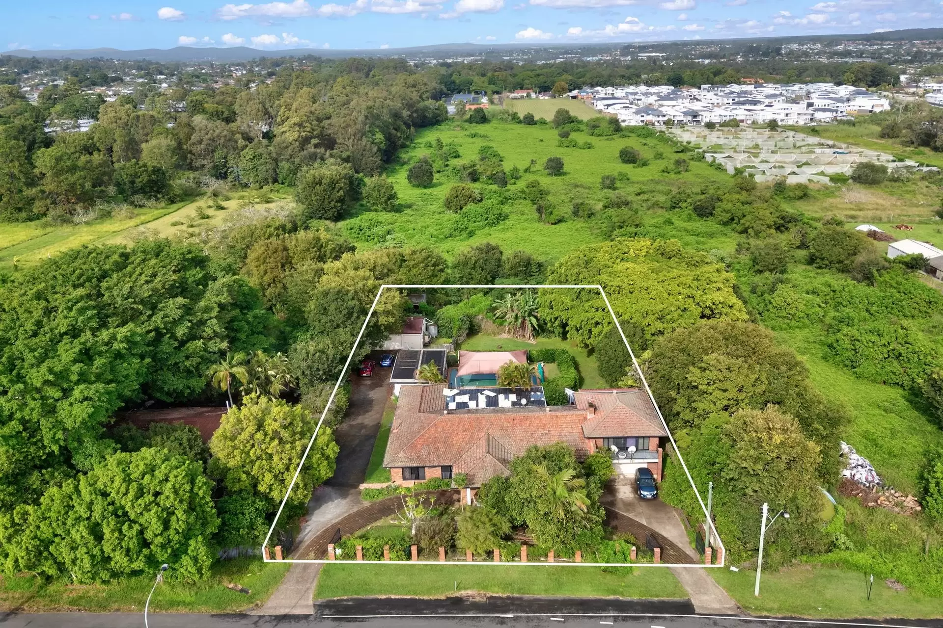 607 Miles Platting Road, Rochedale For Sale by Queensland Sotheby's International Realty - image 1