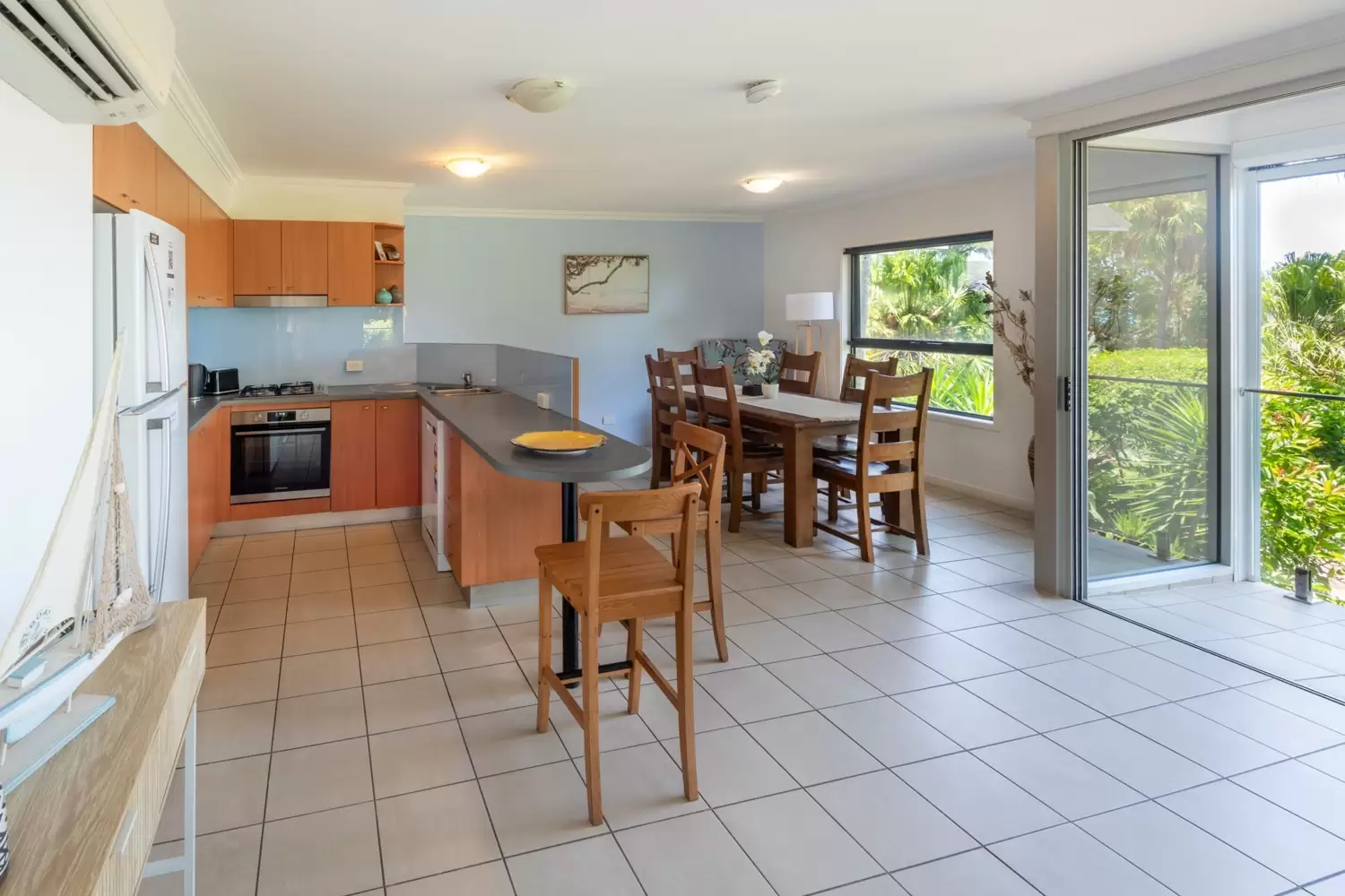 Oasis 25, 5 Banksia Court, Hamilton Island Sold by  - image 1