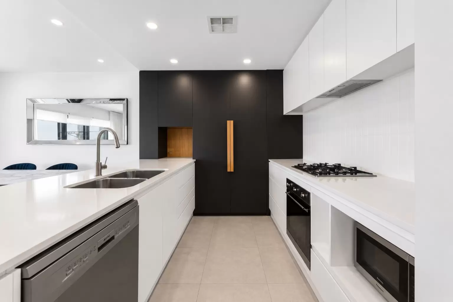 1001/154 Musgrave Avenue, Southport For Sale by Queensland Sotheby's International Realty - image 1