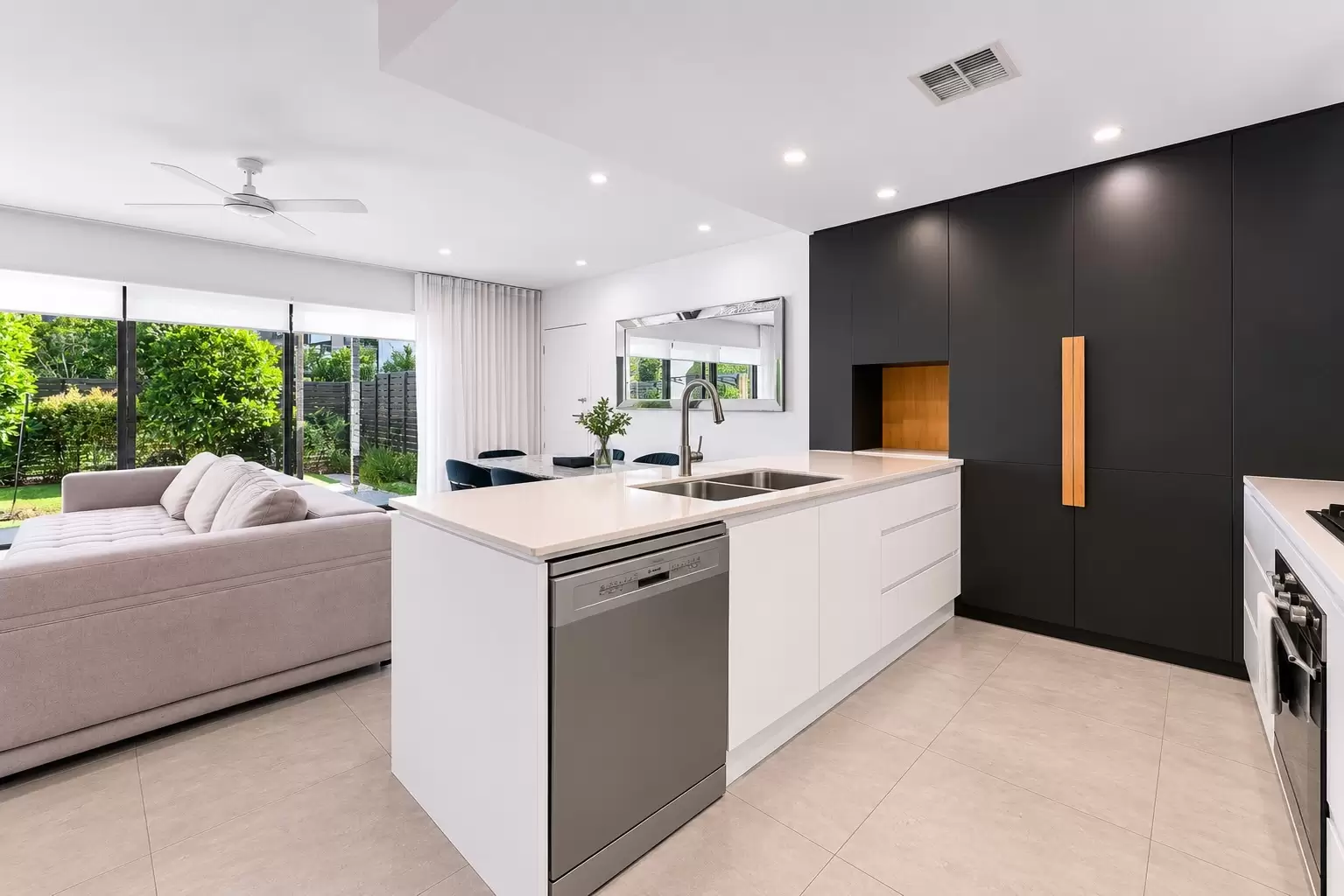 1001/154 Musgrave Avenue, Southport For Sale by Queensland Sotheby's International Realty - image 1