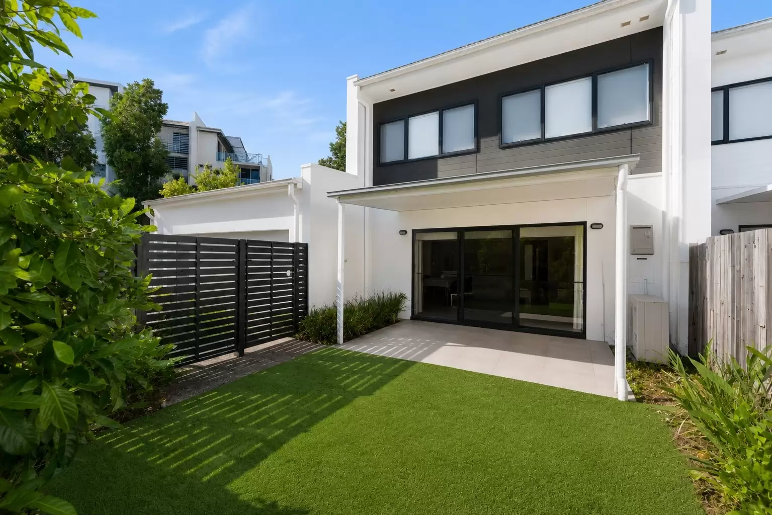 1001/154 Musgrave Avenue, Southport For Sale by Queensland Sotheby's International Realty - image 1