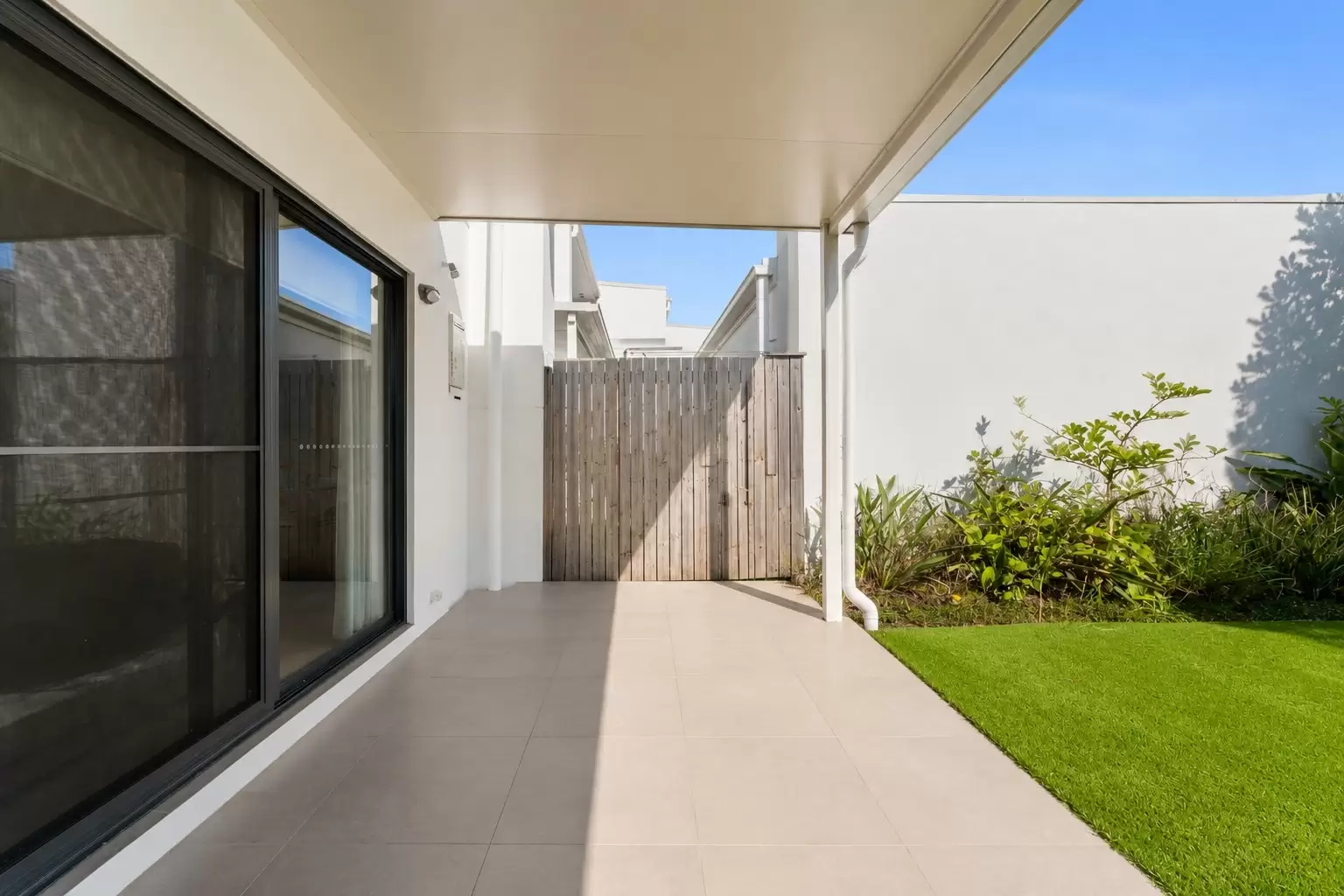 1001/154 Musgrave Avenue, Southport For Sale by Queensland Sotheby's International Realty - image 1