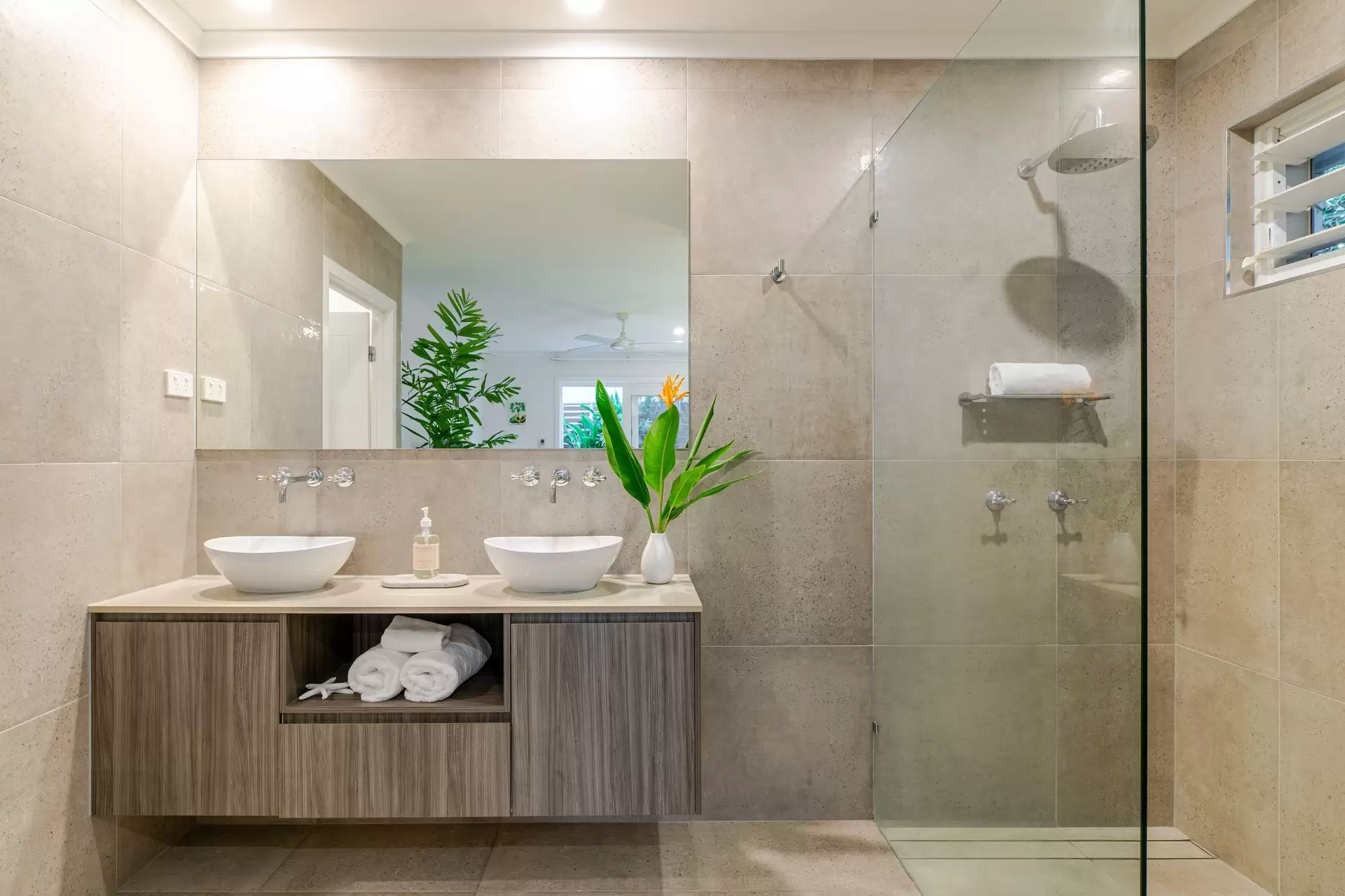 6 Andrews Close, Port Douglas For Sale by Queensland Sotheby's International Realty - image 1