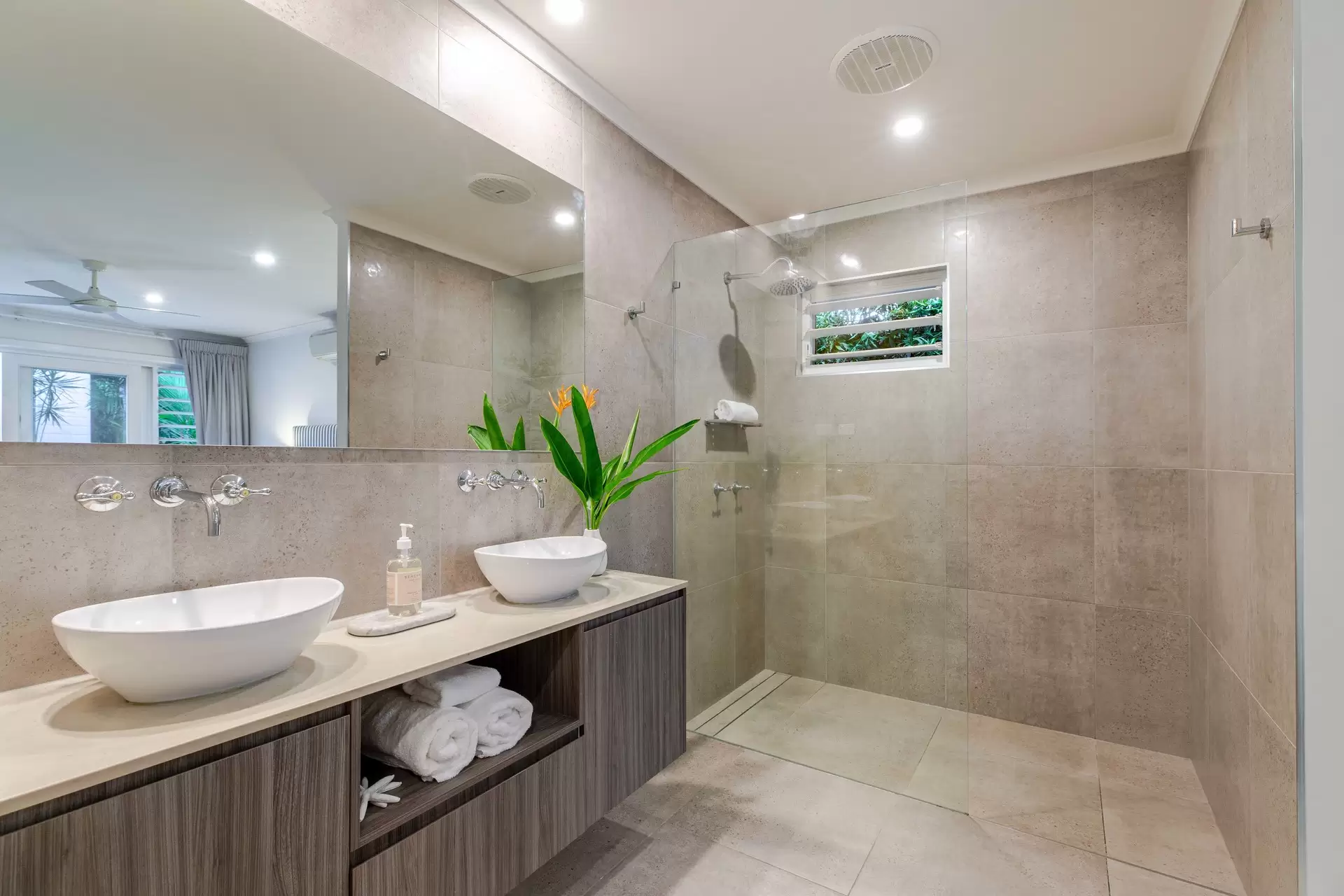 6 Andrews Close, Port Douglas For Sale by Queensland Sotheby's International Realty - image 1