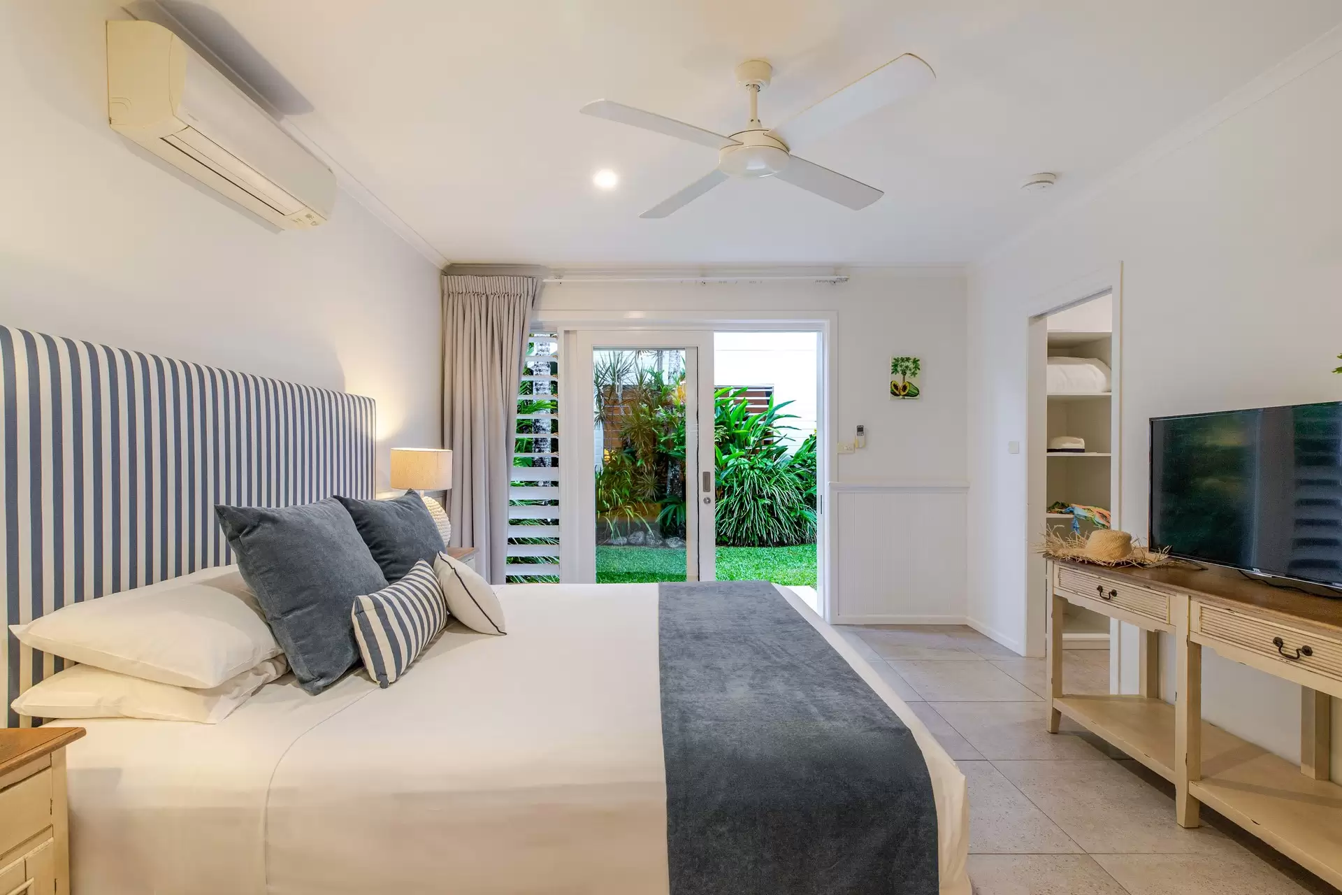 6 Andrews Close, Port Douglas For Sale by Queensland Sotheby's International Realty - image 1