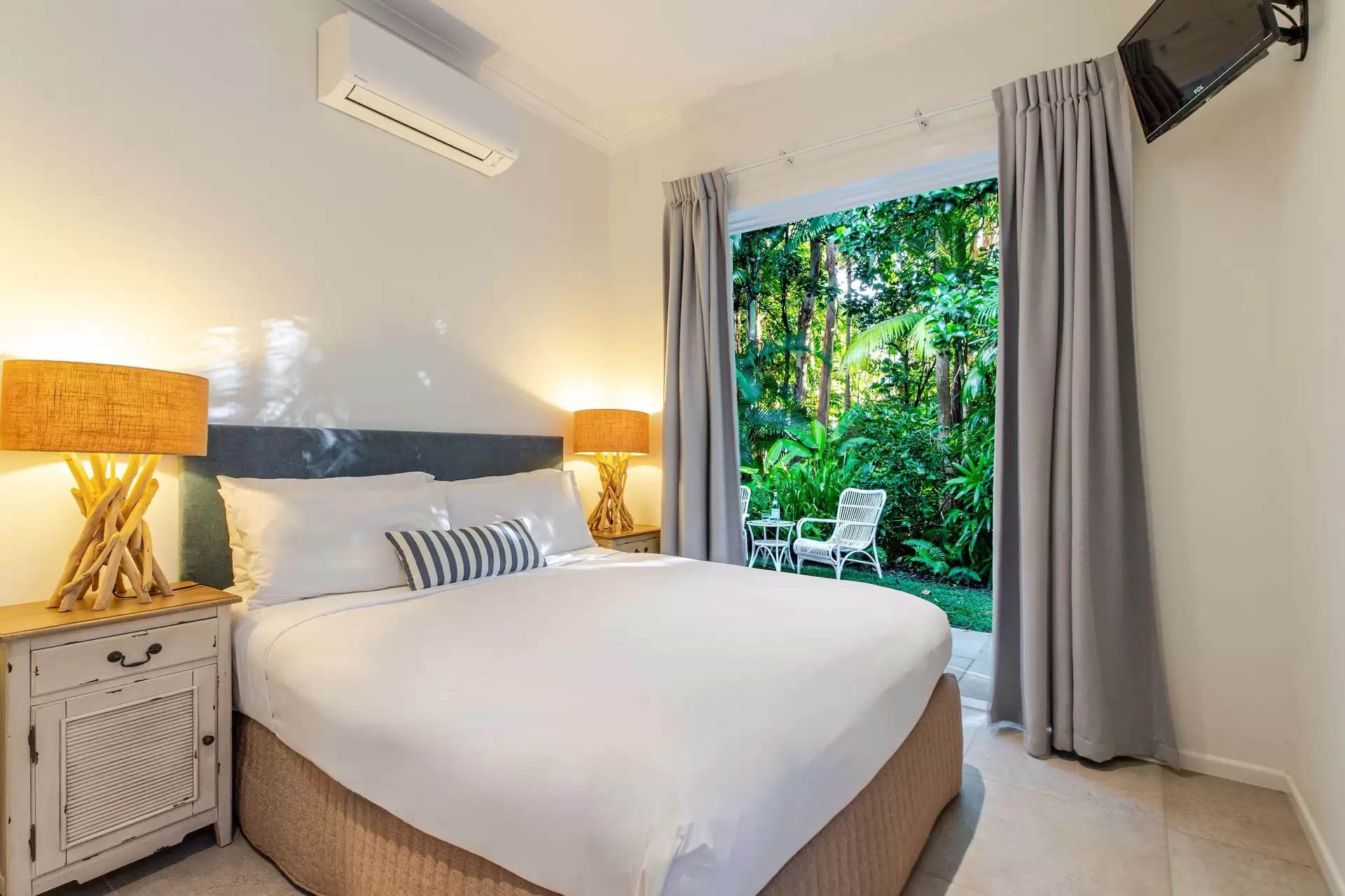 6 Andrews Close, Port Douglas For Sale by Queensland Sotheby's International Realty - image 1