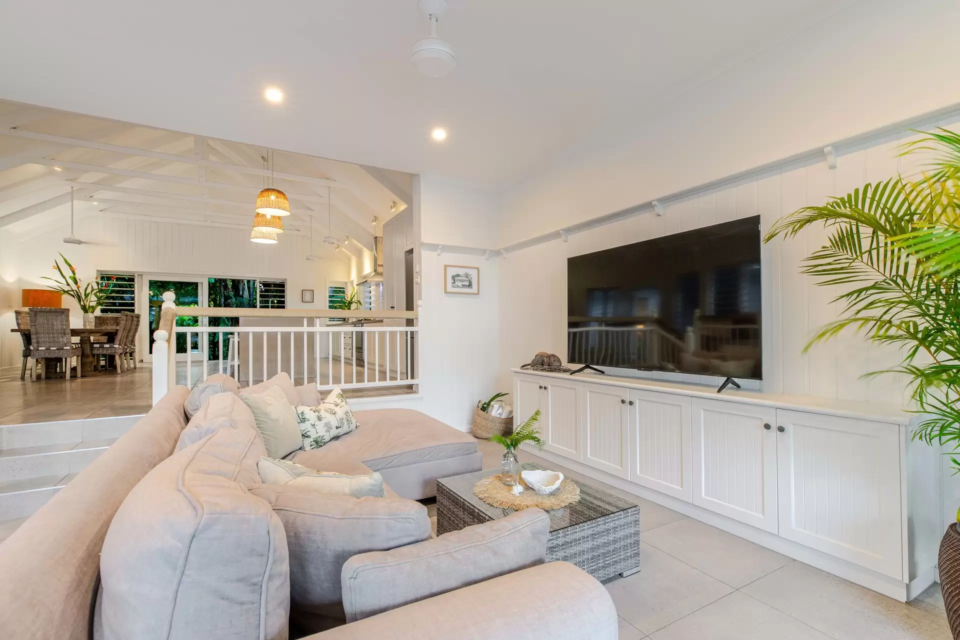6 Andrews Close, Port Douglas For Sale by Queensland Sotheby's International Realty - image 1