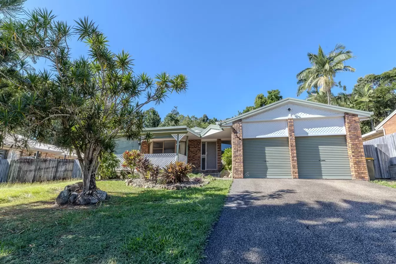 5 Sandpiper Crescent, Jubilee Pocket Sold by Queensland Sotheby's International Realty - image 1