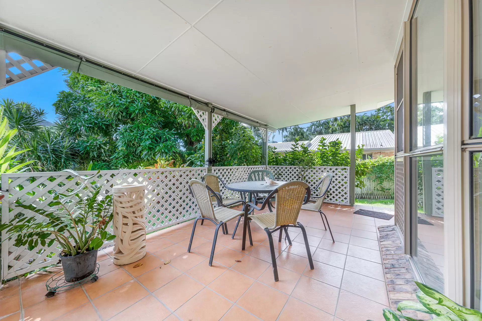 5 Sandpiper Crescent, Jubilee Pocket Sold by Queensland Sotheby's International Realty - image 1