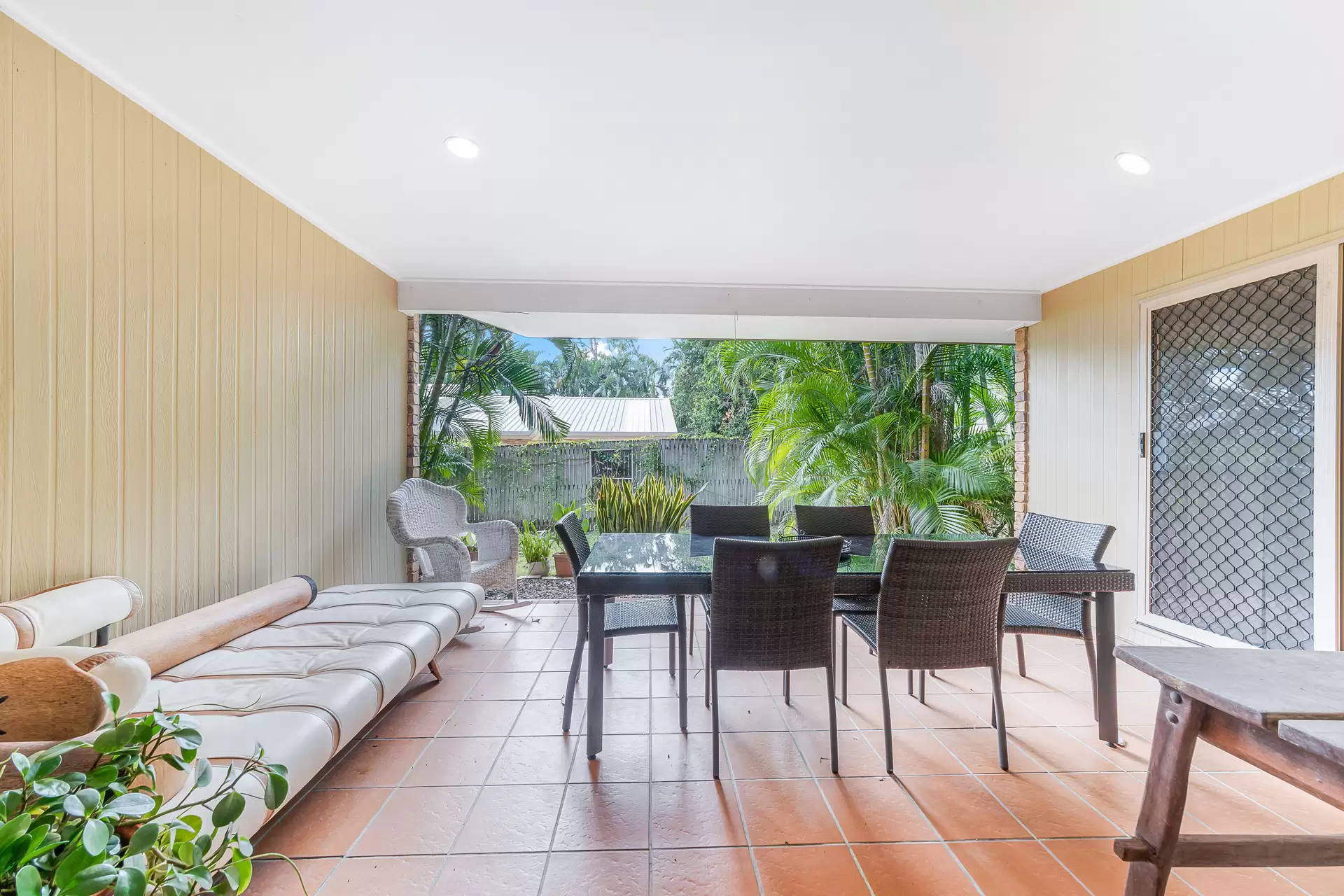 5 Sandpiper Crescent, Jubilee Pocket Sold by Queensland Sotheby's International Realty - image 1