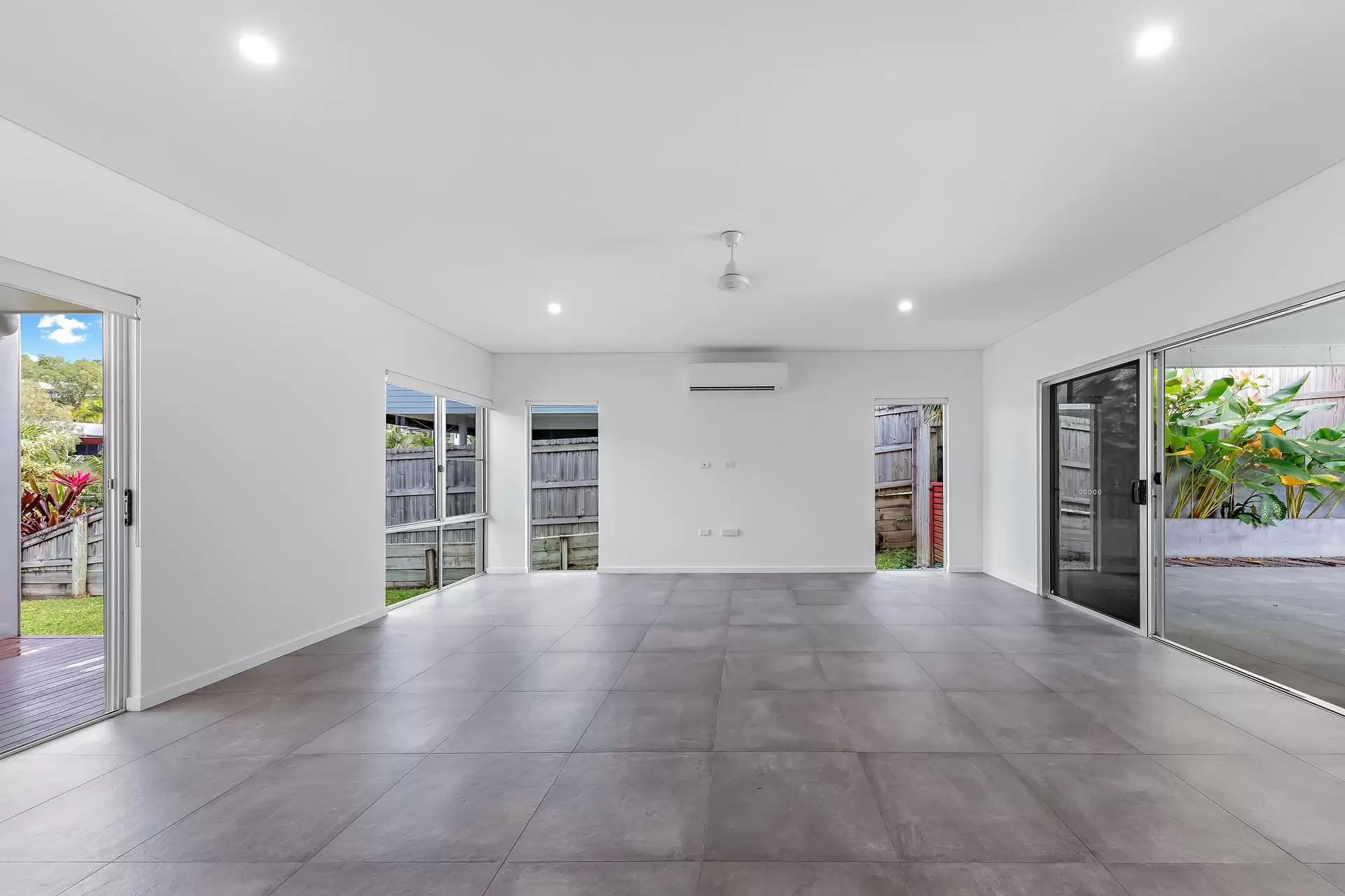 6 Scenic Ridge Drive, Cannonvale For Sale by Queensland Sotheby's International Realty - image 1