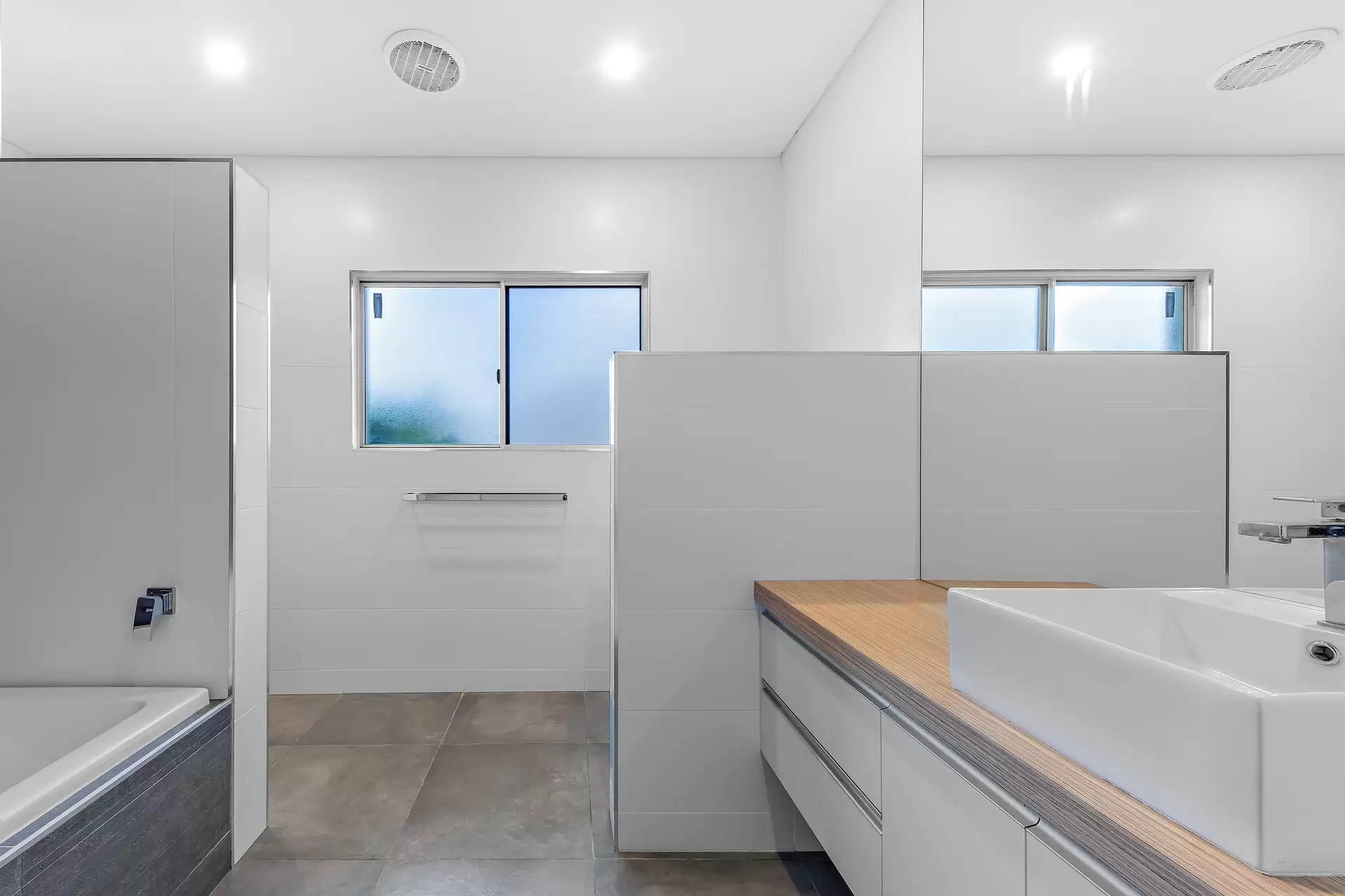 6 Scenic Ridge Drive, Cannonvale Sold by Queensland Sotheby's International Realty - image 1