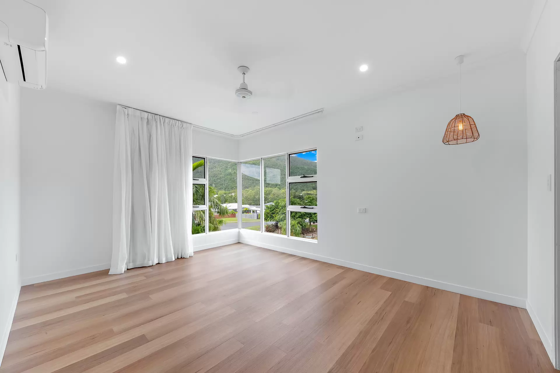 6 Scenic Ridge Drive, Cannonvale Sold by Queensland Sotheby's International Realty - image 1