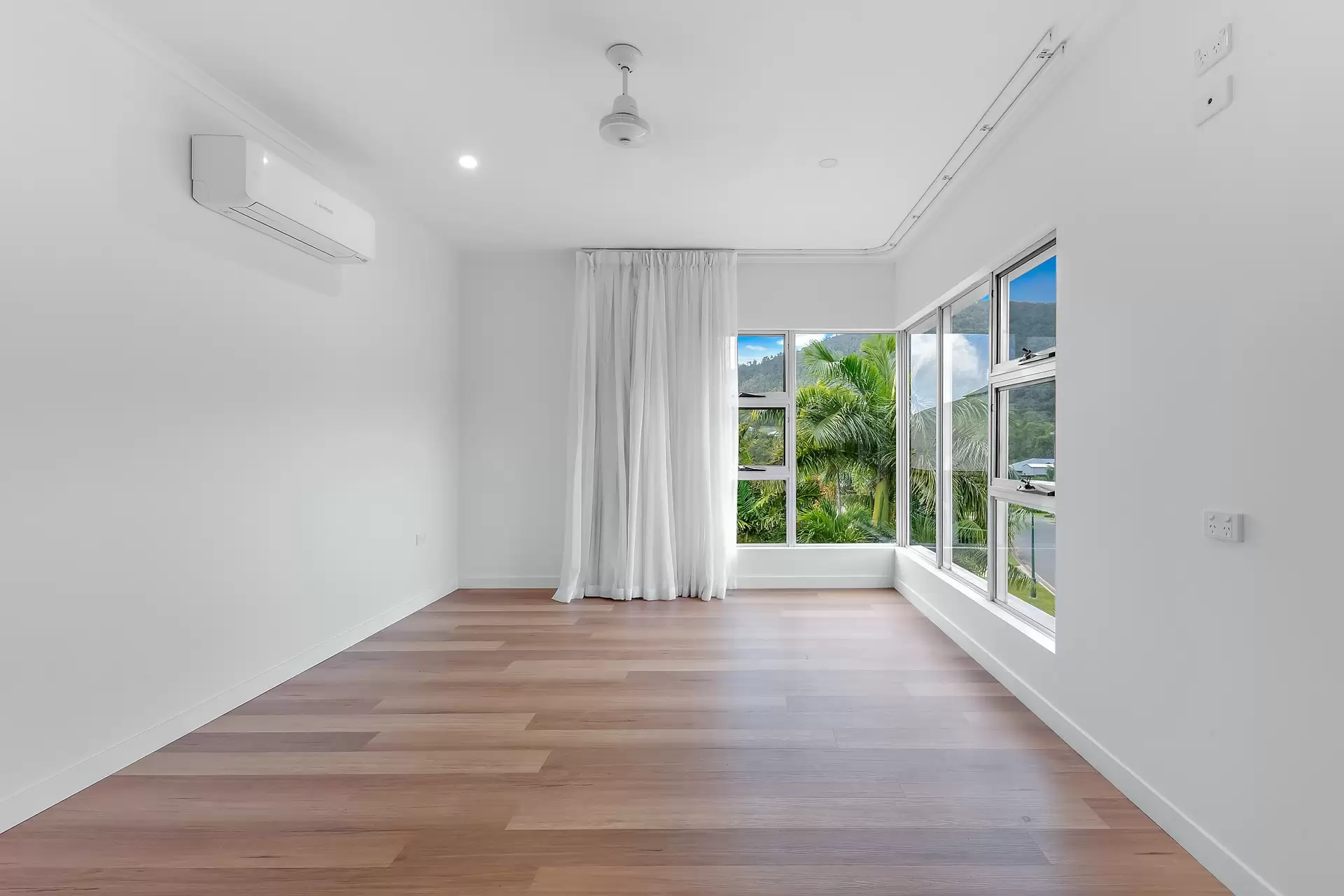 6 Scenic Ridge Drive, Cannonvale Sold by Queensland Sotheby's International Realty - image 1
