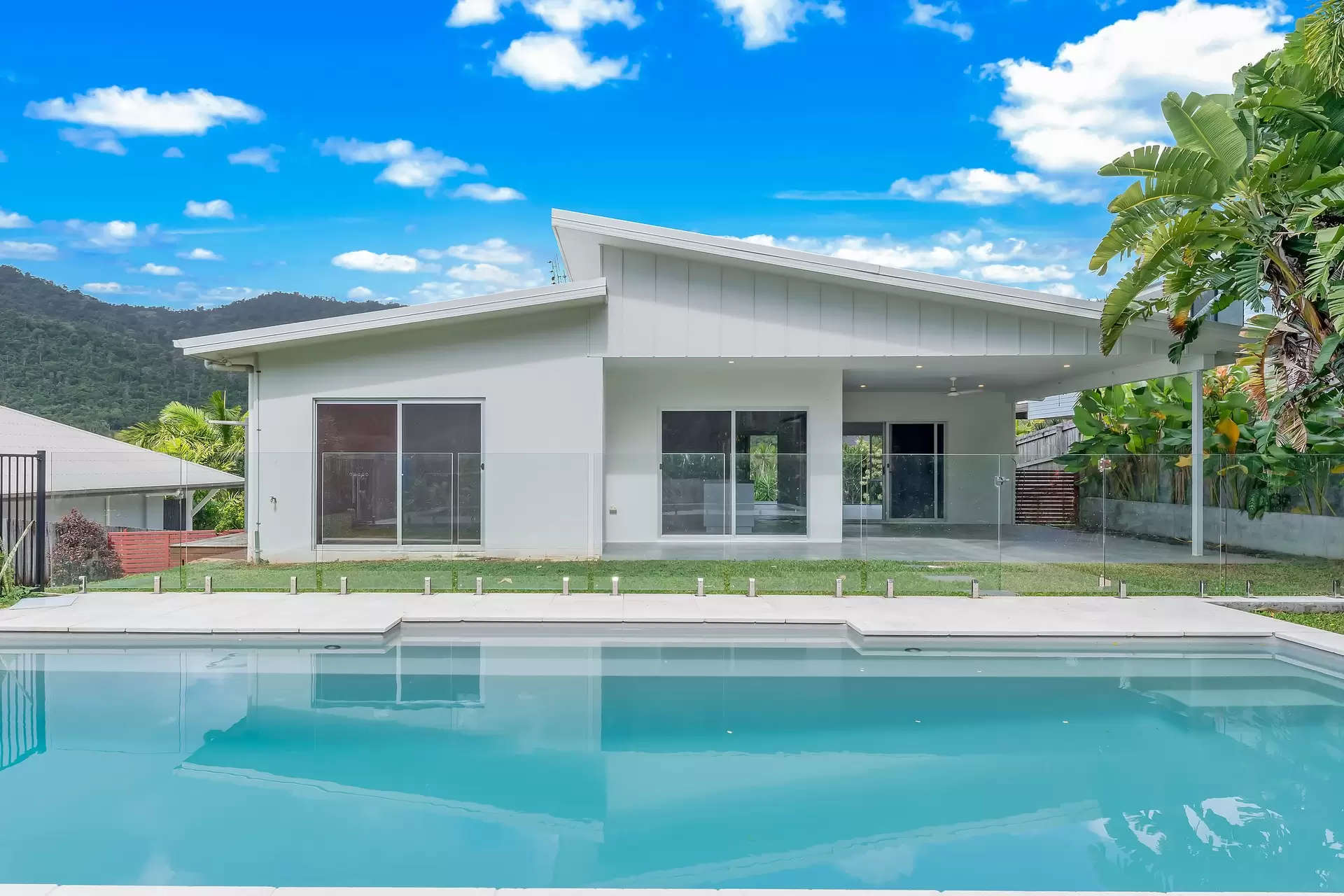 6 Scenic Ridge Drive, Cannonvale Sold by Queensland Sotheby's International Realty - image 1