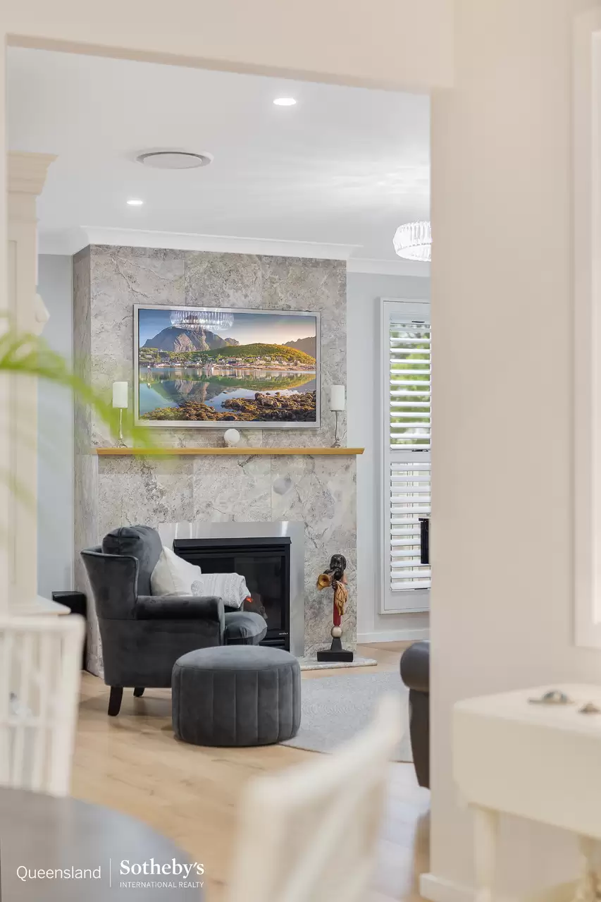 272A Wellington Street, Ormiston For Sale by Queensland Sotheby's International Realty - image 1